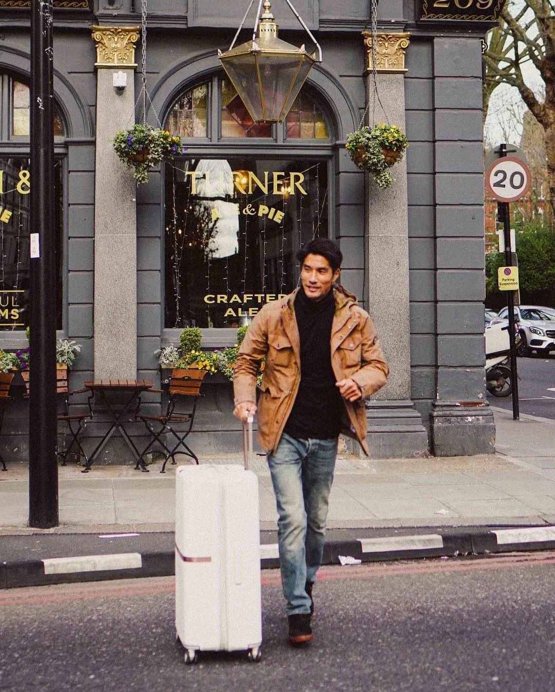 八代健のインスタグラム：「travel essential 🏃🏽‍♂️🇬🇧 #londonlife  #samsoniteth  #minter」