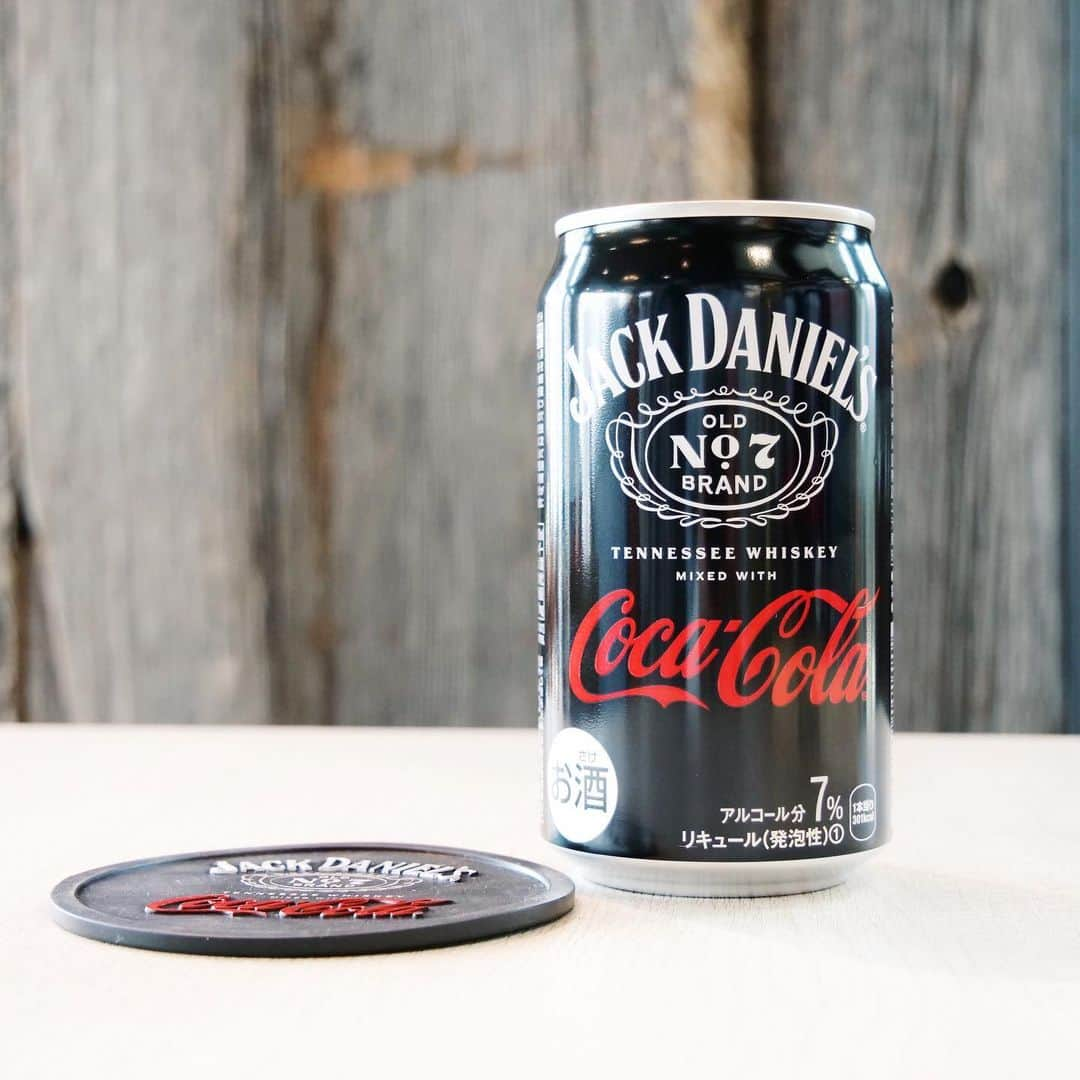 umamiburgerjpnさんのインスタグラム写真 - (umamiburgerjpnInstagram)「. 📣NEWS📣 . 明日4/13(木)〜 JACK DANIEL’S 　　　×  COCA COLA コラボドリンクが販売スタート致します‼️🔥 . 又、青山店ではジャックコークご注文頂いた皆様に、【ラバーケース】をプレゼント🎁 . コカ・コーラをミックスした初のお酒がついに誕生日！ スカッとした爽快感と口に広がる甘みがハンバーガーとの相性も抜群！🍔 . 是非店頭でお試しください！！ ※錦糸町PARCO店ではお取り扱いが御座いません。ご了承ください。 . . #ウマミバーガー #UMAMIBURGER #umamiburgerjpn #umamiburger#hamburger #hamburgershop#カフェ #グルメ #ランチ #ハンバーガー#ハンバーガー好き#ハンバーガー#jackdaniels #cocacola #ジャックダニエル#コカコーラ」4月12日 20時17分 - umamiburgerjpn