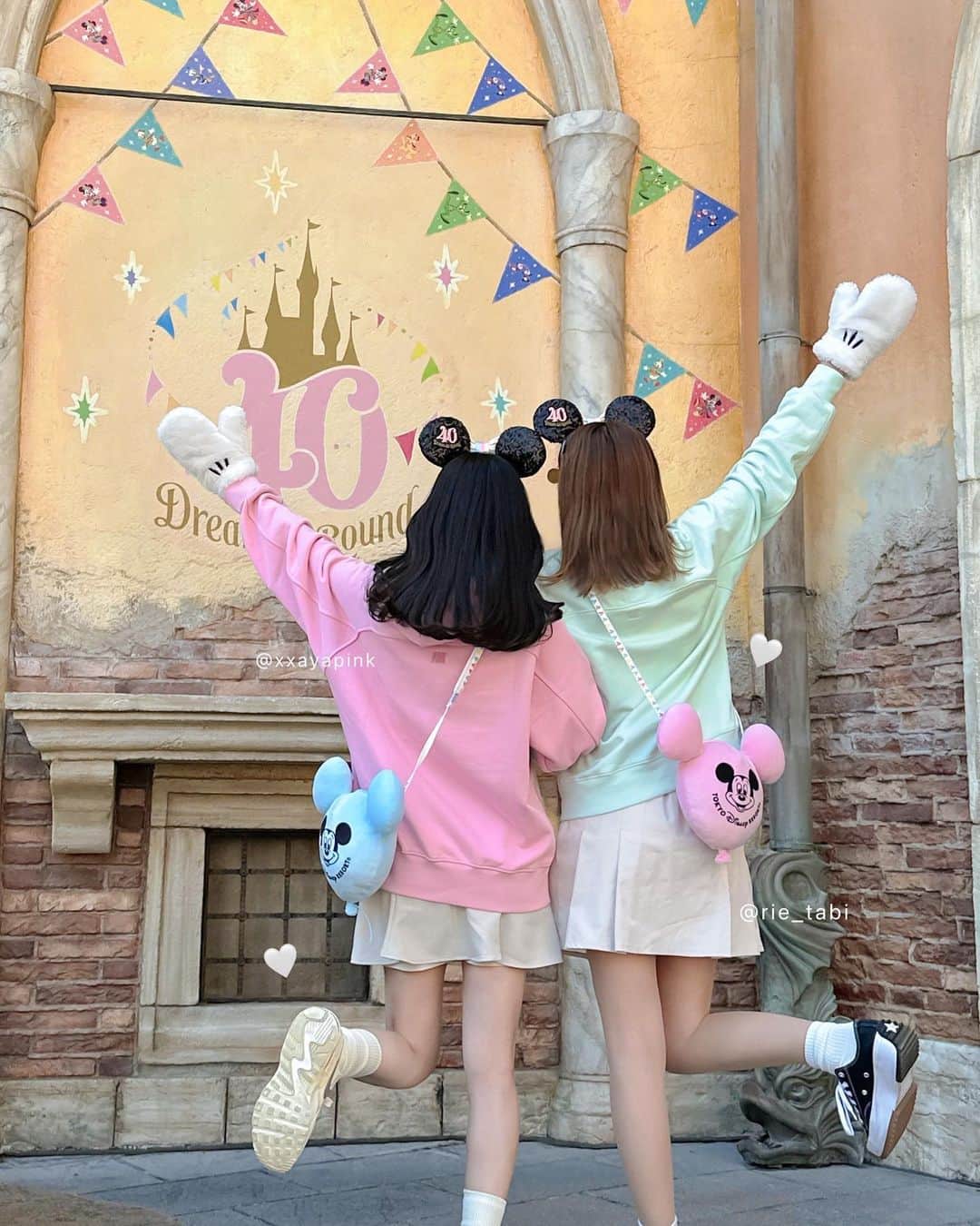 ayaのインスタグラム：「disney photo🌷🌼🥣  思い出詰め込み🖼️  #disneysea #tokyodisneysea  #disneybound #disneycode #tokyodisneyresort #tokyodisneyresort40thanniversary #ディズニーシー #ディズニーバウンド #ディズニーコーデ #シミラールックディズニー  #東京ディズニーリゾート #お揃いディズニー #夢の国 #夢が叶う場所 #夢がかなう場所 #ディズニーグッズ #ファンキャップ #ディズニー40周年 #40周年 #dreamgoround #ドリームゴーラウンド #スパンコールカチューシャ #amiparis #maisonmargiela #snidel #アミパリス #メゾンマルジェラ #マルジェラ #5ac #スナイデル」