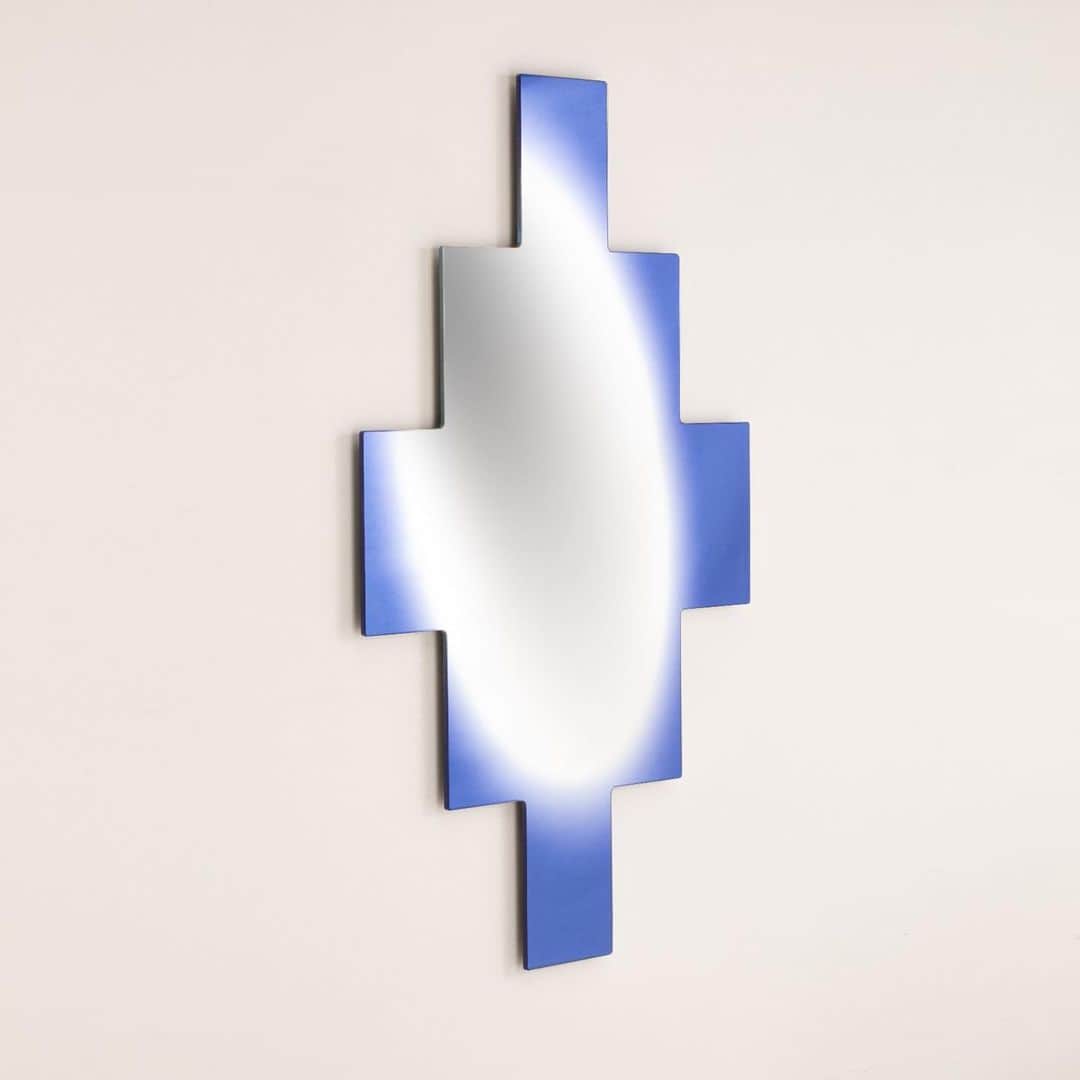 マルセロ・ブロン カウンティ・オブ・ミランさんのインスタグラム写真 - (マルセロ・ブロン カウンティ・オブ・ミランInstagram)「The double⁠ and the reflection of a symbol that is already a mirror in itself becomes a form for an object in two dimensions.  EDAIRD, a mirror I collaborated on with @driade_official is now available at driade.com  Ph @150up  Ph @romeo_rodeo (portrait) Ph. @iacopobarattieri」4月12日 20時29分 - marceloburlon