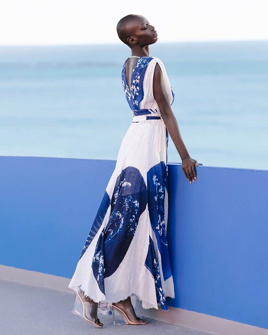 メドモアゼルのインスタグラム：「Reveal your true essence with this combination of white and blue designed to enhance you.  Mesdemoisellesparis.com #mesdemoisellesparis」