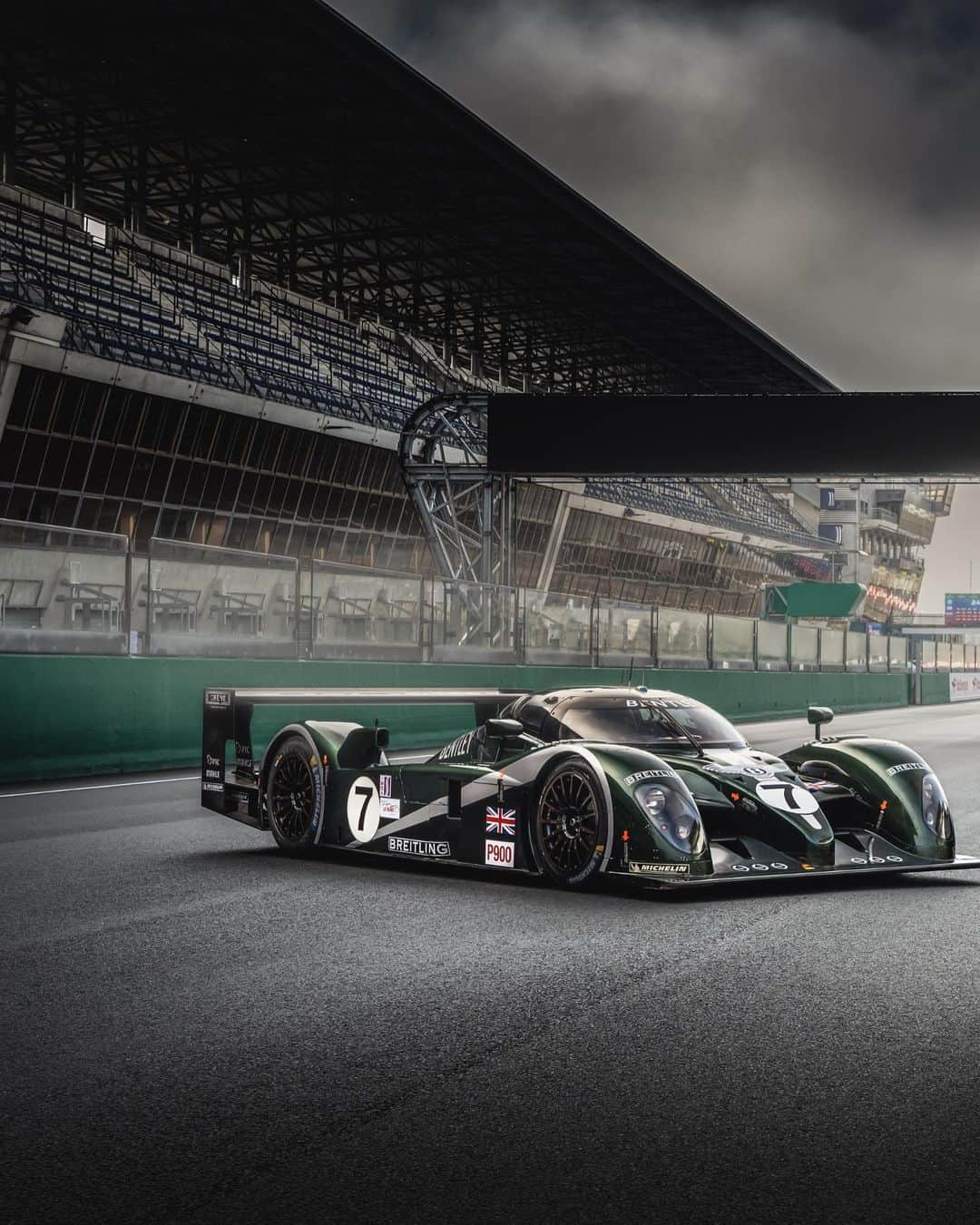 ベントレーさんのインスタグラム写真 - (ベントレーInstagram)「In 100 years, we’ve written many great stories at the 24h of #LeMans. This is one of our greatest: Introducing the limited edition Le Mans Collection. Based on the #ContinentalGT and crafted by #Mulliner, each car will be powered by our W12 engine and includes unique exterior and interior details that echo the design of the Le Mans winning Speed 8. Discover more through the link in bio. _ #Bentley Continental GT (W12) WLTP drive cycle: combined fuel consumption: 20.6 mpg (13.7 l/100 km), combined CO₂: 311 g/km」4月12日 20時30分 - bentleymotors