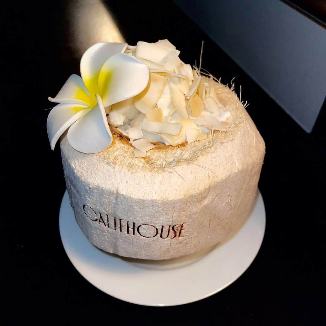 チェジン のインスタグラム：「My favorite new menu! Coconut gelato from @califhouse 🌤️」