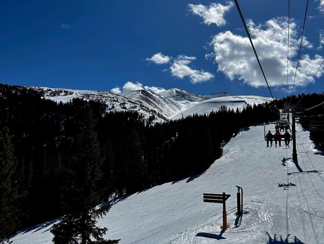 Rozinaさんのインスタグラム写真 - (RozinaInstagram)「Easter?? More like spring break part 2😈 #skibreck#breckenridge#ski」4月13日 7時25分 - rozinataguchi