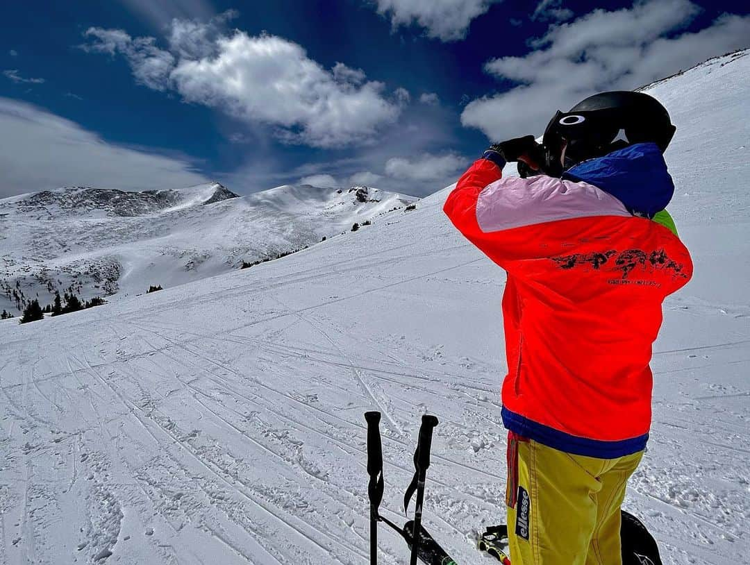 Rozinaのインスタグラム：「Easter?? More like spring break part 2😈 #skibreck#breckenridge#ski」