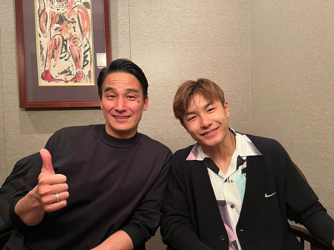 松田丈志さんのインスタグラム写真 - (松田丈志Instagram)「少し前になりますが @bboyshigekix  と食事しました👍 パリ五輪から採用されるブレイキンの第一人者でダンスはキレキレ、腹筋はバキバキ、そして普段はめちゃくちゃナイスガイでトークもキレキレやったわ😆👍 五輪種目に採用された事で注目度も高まり、大会スケジュールやスポンサー環境など様々な状況が変化する中で、ブレイクダンスや自身のルーツを忘れず、客観的に自分の現在地を理解しながら競技に取り組んでる姿はとってもクレバーだなと感じました。 ブレイキンとシゲキックスの今後の進化に注目です✨」4月13日 7時25分 - tkc001