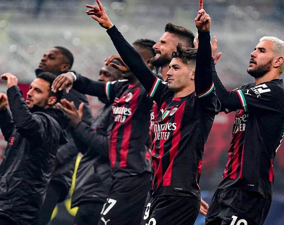 ブラヒム・ディアスさんのインスタグラム写真 - (ブラヒム・ディアスInstagram)「💫 È stata una notte fantastica  Questa è la mia squadra! 🤩🤩 @acmilan   #SempreMilan ❤️🖤」4月13日 6時37分 - brahim