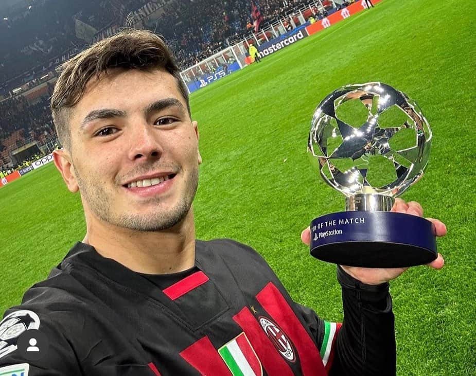 ブラヒム・ディアスのインスタグラム：「💫 È stata una notte fantastica  Questa è la mia squadra! 🤩🤩 @acmilan   #SempreMilan ❤️🖤」