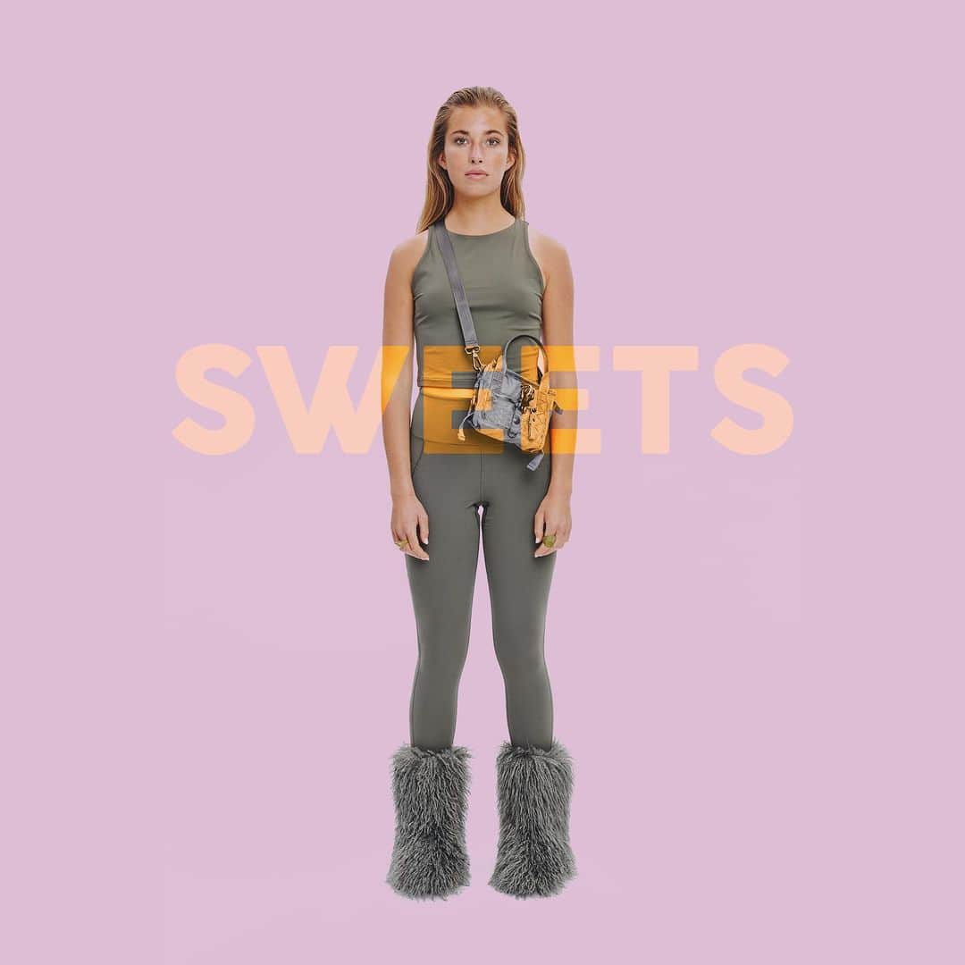 ジョージジーナ&ルーシーのインスタグラム：「NEW COLLECTION ONLINE  SWEETS in stoned  #georgeginalucy #ggl #colorisbag」