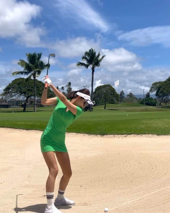のインスタグラム：「𝐄𝐧𝐣𝐨𝐲 𝐠𝐨𝐥𝐟 ⛳️🔥  久々ゴルフした感ある❕ 思ったように打てないなぁ🫢 シャンクーー😳  スコアは90でしたw 楽しかった🎶  ゴルフバックは次の目的地に送ってしまったのでハワイではレンタルクラブ✈️⛳️やっぱ自分のクラブがいーなぁ♡  あと1回か2回は行きたいな☺️  #女子ゴルファー #女子ゴルフ #ゴルフ女子#ゴルフ男子 #ゴルフ初心者 #海外ゴルフ #ゴルフ場 #スイング #スイング動画 #ゴルフ練習 #ゴルフ #インスタゴルフ #ゴルフうまくなりたい #ゴルフすきな人と繋がりたい #ゴルフのある生活 #ゴルフ #golflife #golfswing #golfgirl #golfswing #golftime 	#여행스타그램　#高尔夫球 #골프스타그램 #ハワイゴルフ #hawaii」