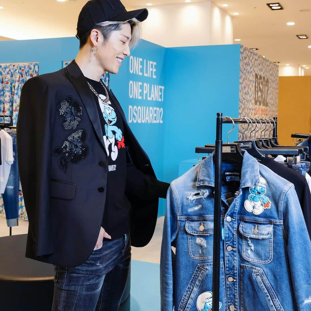 雅-MIYAVI-さんのインスタグラム写真 - (雅-MIYAVI-Instagram)「One life, one planet.  Visited @dsquared2 pop up store for their new collection “One Life One Planet”which they put their passion and effort in to sustainability and its materials.  Lovely meeting lots of cute rockin smurfs   :)  うめだ阪急８F「GREEN AGE」にあるDSquared2 “ ONE LIFE ONE PLANET” ポップアップストアにお邪魔しました。  「地球環境負荷を最小限に、社会的影響は最大限に」  みんな是非、遊びに行ってみてね  😎  #スマーフかわゆす」4月13日 7時00分 - miyavi_ishihara