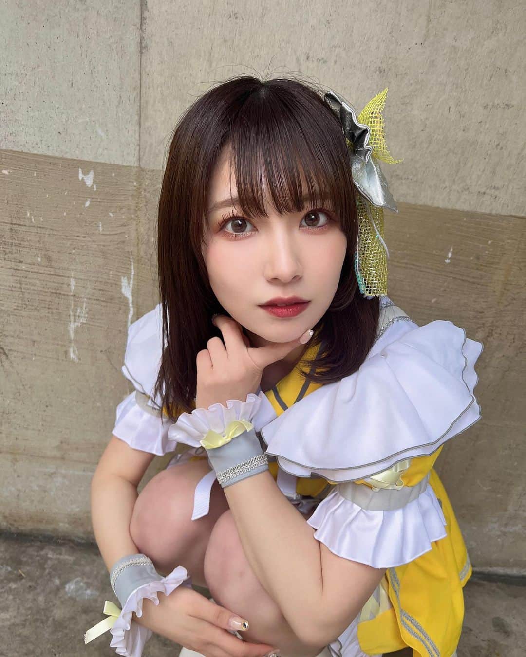 星野理沙のインスタグラム：「💛  ん？って顔してる🤔？  今週末でラブアグレッションになってから10着目の新衣装のお披露目があるので今はいろんな衣装を着ています✊ これは新体制2着目、宇宙服です👽🛸 軽くて動きやすいから夏はこの衣装たくさん着られたらいいな  どの衣装も好きだけど、カラー全開な1番似合ってるって言われます 黄色好きだから嬉しい〜〜〜〜  みんなはどの衣装が好き？  明日は電話特典会があります☎️ まだ全部販売しているので 是非追いポチも、やっぱ話せるかも〜！って方も是非🗣️🗣️  ．」