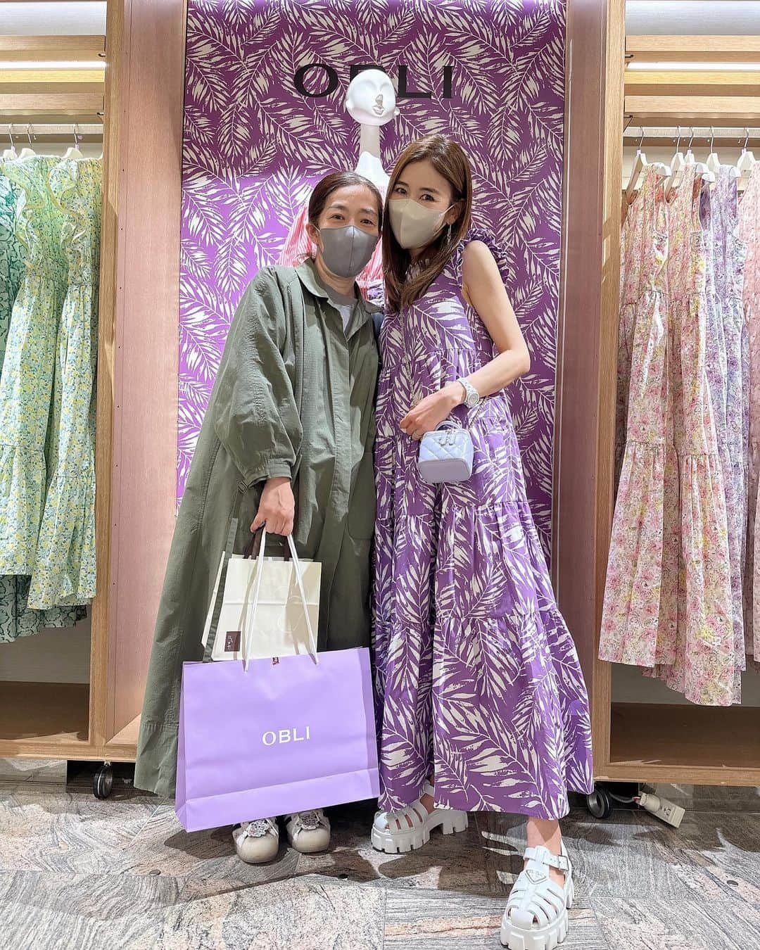 kiyomi medeirosさんのインスタグラム写真 - (kiyomi medeirosInstagram)「2023SS伊勢丹新宿POPUP💜💜  今回も大好きでこだわりの詰まったお洋服を沢山ご用意して、みんなを待っていました🥹✨✨いつもドキドキ💦💦 みんなが好きと言ってくれて本当に本当に嬉しかった🥹✨✨✨  今回も大好きなみんながPOP UPに来てくれました🥹🫶❤️❤️❤️みんな本当に本当にありがとう🥺😭😭🙏✨✨✨  みんな大好き🥹🫶❤️❤️❤️  @aiko_esnail 💜 @seiko_fujii 💜 @risako_shima 💜 @yoshiko_izumi 💜 @keiko0510 💜 @pranaztrini_coaching_academy 💜 @miho.yabe.0607 💜 @akikosakon 💜 @komakixx 💜 @yukako36 💜  #OBLI#2023SS#fashion#coordinate#fashion#ootd#POPUP#limitedshop#ISETAN#ISETANSHINJYUKU#オブリ#ファッション#コーディネート#ママコーデ#今日のコーデ#ポップアップ#リミテッドショップ#伊勢丹#伊勢丹新宿店#春夏コーデ」4月12日 22時43分 - kiyomimedeiros