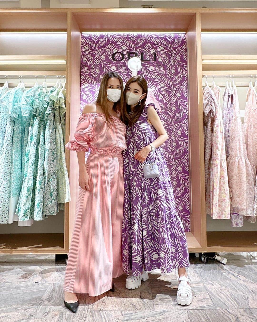 kiyomi medeirosさんのインスタグラム写真 - (kiyomi medeirosInstagram)「2023SS伊勢丹新宿POPUP💜💜  今回も大好きでこだわりの詰まったお洋服を沢山ご用意して、みんなを待っていました🥹✨✨いつもドキドキ💦💦 みんなが好きと言ってくれて本当に本当に嬉しかった🥹✨✨✨  今回も大好きなみんながPOP UPに来てくれました🥹🫶❤️❤️❤️みんな本当に本当にありがとう🥺😭😭🙏✨✨✨  みんな大好き🥹🫶❤️❤️❤️  @aiko_esnail 💜 @seiko_fujii 💜 @risako_shima 💜 @yoshiko_izumi 💜 @keiko0510 💜 @pranaztrini_coaching_academy 💜 @miho.yabe.0607 💜 @akikosakon 💜 @komakixx 💜 @yukako36 💜  #OBLI#2023SS#fashion#coordinate#fashion#ootd#POPUP#limitedshop#ISETAN#ISETANSHINJYUKU#オブリ#ファッション#コーディネート#ママコーデ#今日のコーデ#ポップアップ#リミテッドショップ#伊勢丹#伊勢丹新宿店#春夏コーデ」4月12日 22時43分 - kiyomimedeiros