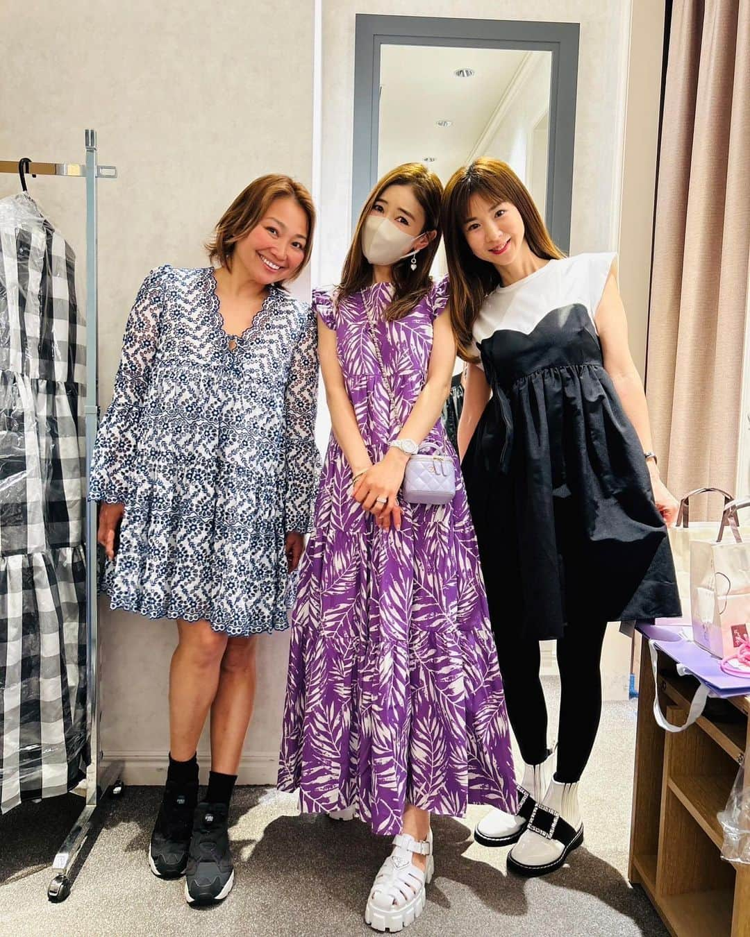 kiyomi medeirosさんのインスタグラム写真 - (kiyomi medeirosInstagram)「2023SS伊勢丹新宿POPUP💜💜  今回も大好きでこだわりの詰まったお洋服を沢山ご用意して、みんなを待っていました🥹✨✨いつもドキドキ💦💦 みんなが好きと言ってくれて本当に本当に嬉しかった🥹✨✨✨  今回も大好きなみんながPOP UPに来てくれました🥹🫶❤️❤️❤️みんな本当に本当にありがとう🥺😭😭🙏✨✨✨  みんな大好き🥹🫶❤️❤️❤️  @aiko_esnail 💜 @seiko_fujii 💜 @risako_shima 💜 @yoshiko_izumi 💜 @keiko0510 💜 @pranaztrini_coaching_academy 💜 @miho.yabe.0607 💜 @akikosakon 💜 @komakixx 💜 @yukako36 💜  #OBLI#2023SS#fashion#coordinate#fashion#ootd#POPUP#limitedshop#ISETAN#ISETANSHINJYUKU#オブリ#ファッション#コーディネート#ママコーデ#今日のコーデ#ポップアップ#リミテッドショップ#伊勢丹#伊勢丹新宿店#春夏コーデ」4月12日 22時43分 - kiyomimedeiros