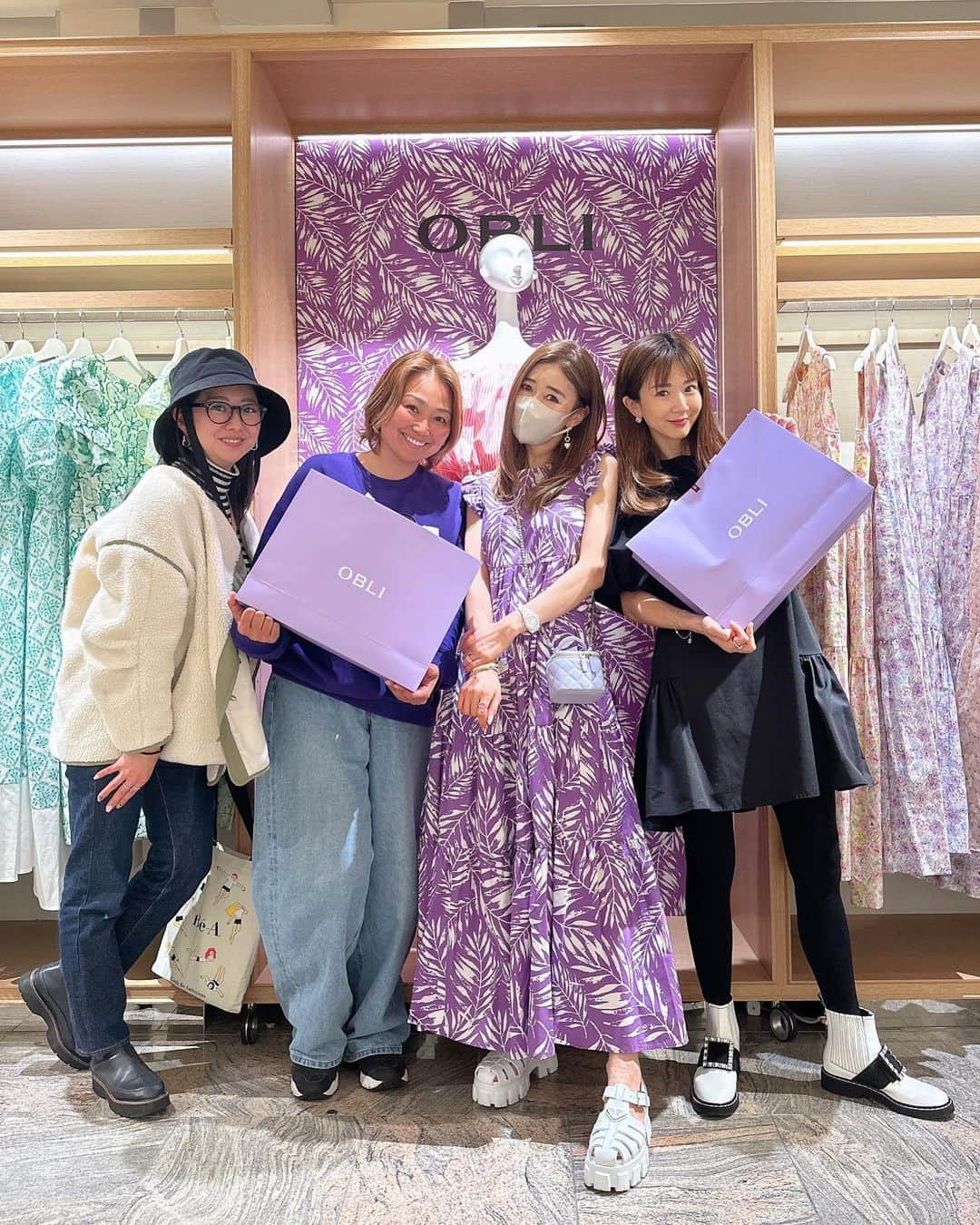 kiyomi medeirosさんのインスタグラム写真 - (kiyomi medeirosInstagram)「2023SS伊勢丹新宿POPUP💜💜  今回も大好きでこだわりの詰まったお洋服を沢山ご用意して、みんなを待っていました🥹✨✨いつもドキドキ💦💦 みんなが好きと言ってくれて本当に本当に嬉しかった🥹✨✨✨  今回も大好きなみんながPOP UPに来てくれました🥹🫶❤️❤️❤️みんな本当に本当にありがとう🥺😭😭🙏✨✨✨  みんな大好き🥹🫶❤️❤️❤️  @aiko_esnail 💜 @seiko_fujii 💜 @risako_shima 💜 @yoshiko_izumi 💜 @keiko0510 💜 @pranaztrini_coaching_academy 💜 @miho.yabe.0607 💜 @akikosakon 💜 @komakixx 💜 @yukako36 💜  #OBLI#2023SS#fashion#coordinate#fashion#ootd#POPUP#limitedshop#ISETAN#ISETANSHINJYUKU#オブリ#ファッション#コーディネート#ママコーデ#今日のコーデ#ポップアップ#リミテッドショップ#伊勢丹#伊勢丹新宿店#春夏コーデ」4月12日 22時43分 - kiyomimedeiros