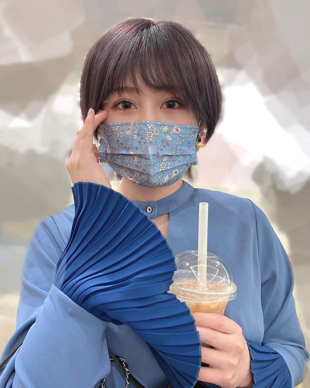 久代梨奈さんのインスタグラム写真 - (久代梨奈Instagram)「ママチャンと飲んだ🧋‎♡⃛ ̖́-  #タピオカ #ママとデート  #あー #父も一緒だったわ #ショート女子」4月12日 22時36分 - rina.kushiro_official