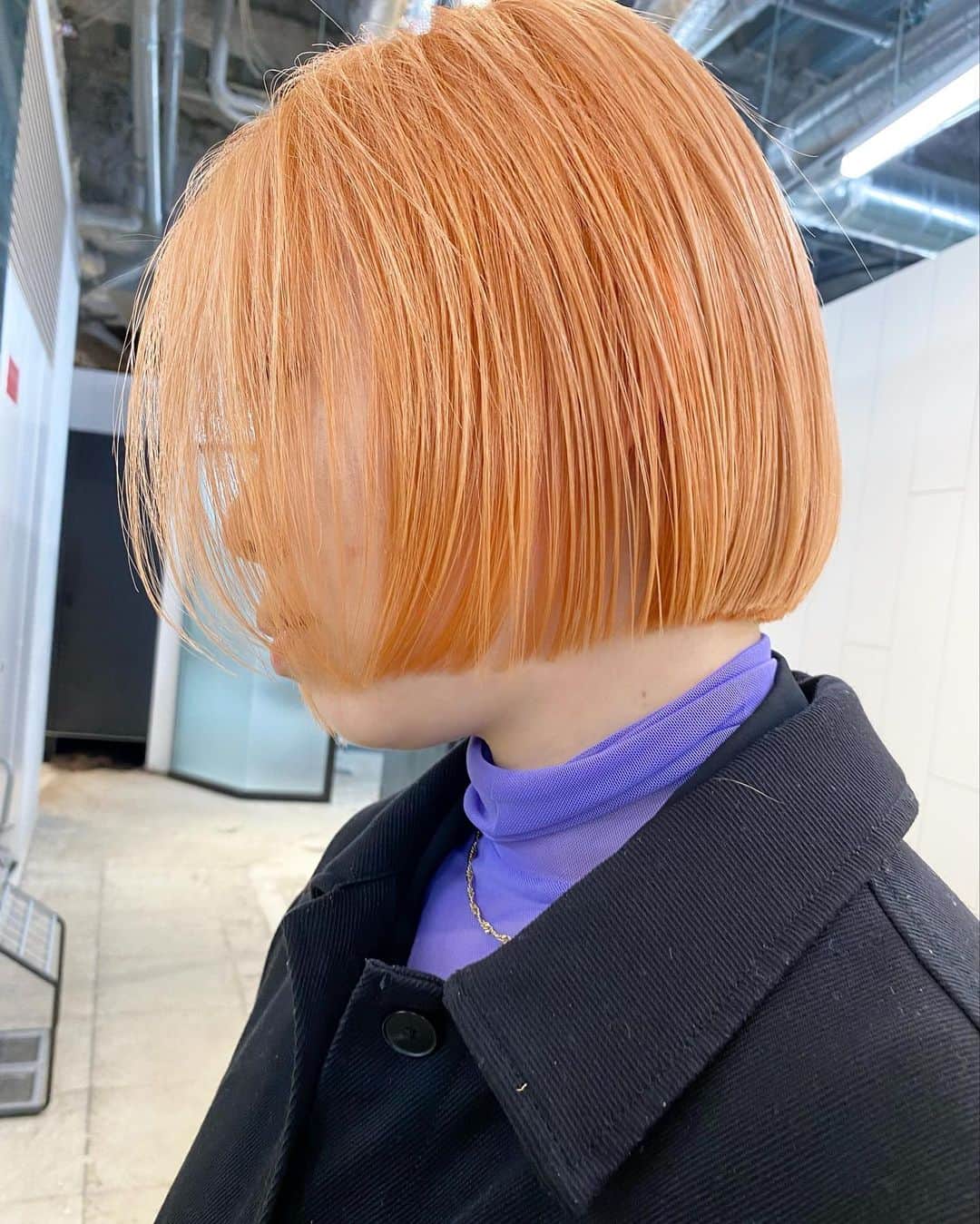 きぬがわひかるさんのインスタグラム写真 - (きぬがわひかるInstagram)「〝pale orange 〟  丁寧にbleach retouchして 毛先はブリーチをつけずに柔らかいorangeをオンカラーしてます👏🏻  その方の理想かつ似合う色味、なるべく髪に負担がかからないようにイメージして仕上げさせていただきますよ◎」4月12日 22時46分 - hikaru.kinugawa