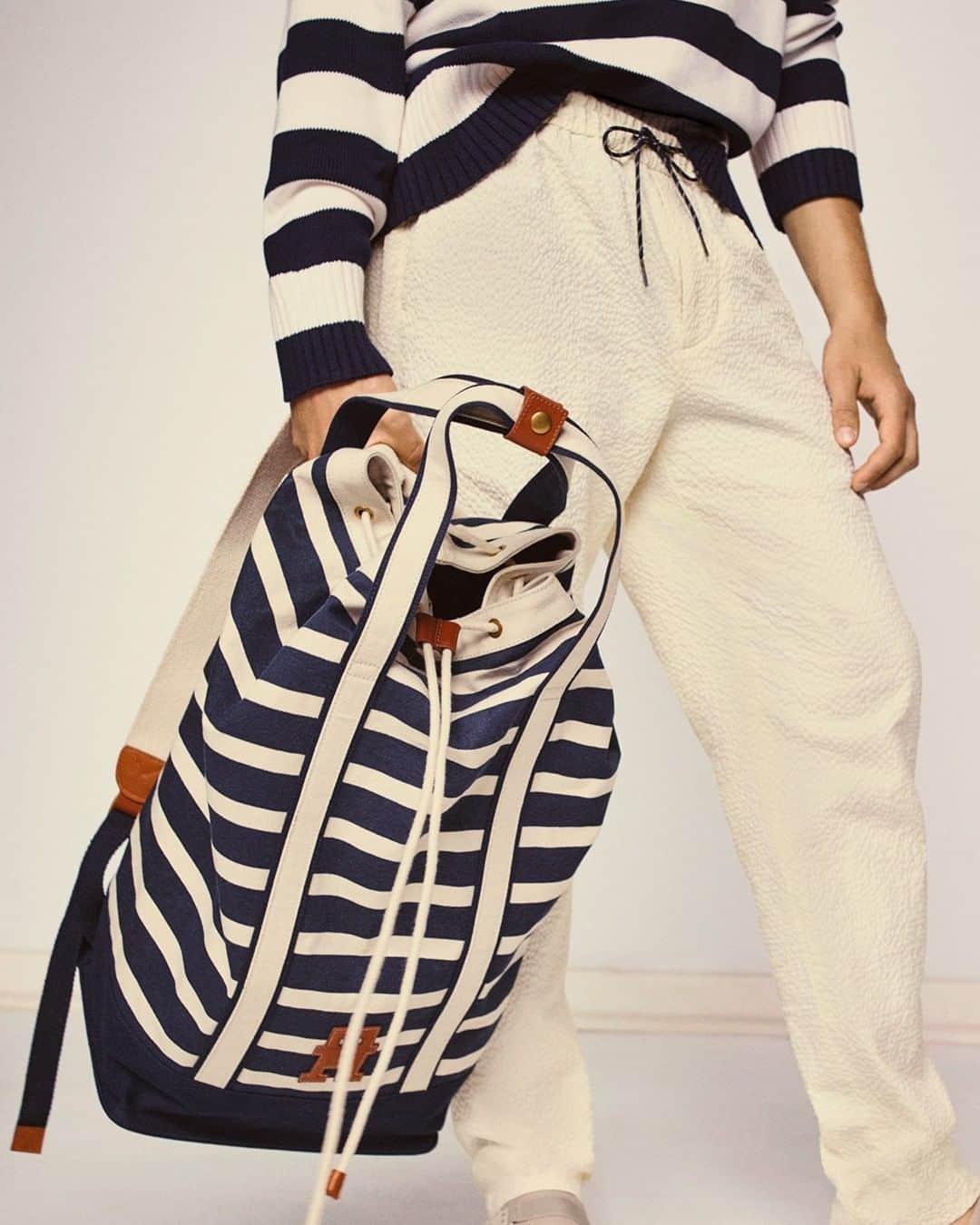 Tommy Hilfigerさんのインスタグラム写真 - (Tommy HilfigerInstagram)「The mood is nautical. Classic spring styles are re-designed with chic Breton stripes. #TommyHilfiger」4月12日 23時00分 - tommyhilfiger