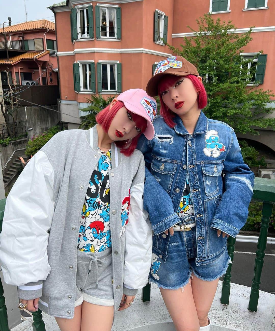 のインスタグラム：「THE SMURFS ONE LIFE ONE PLANET 💙🌍 青い妖精スマーフとのcollaboration！ ONE LIFE ONE PLANETの launchを記念したpopupへ✨ スマーフが所々に施されていたり、アイコニックなニットやキャップなど、洋服から小物までとっても豊富なラインナップで素敵だった🔥 popupは本日からスタートです🎉  @dsquared2 #onelifeoneplanet #thesmurfs #D2XSMURFS #dsquared2 #ディースクエアード」