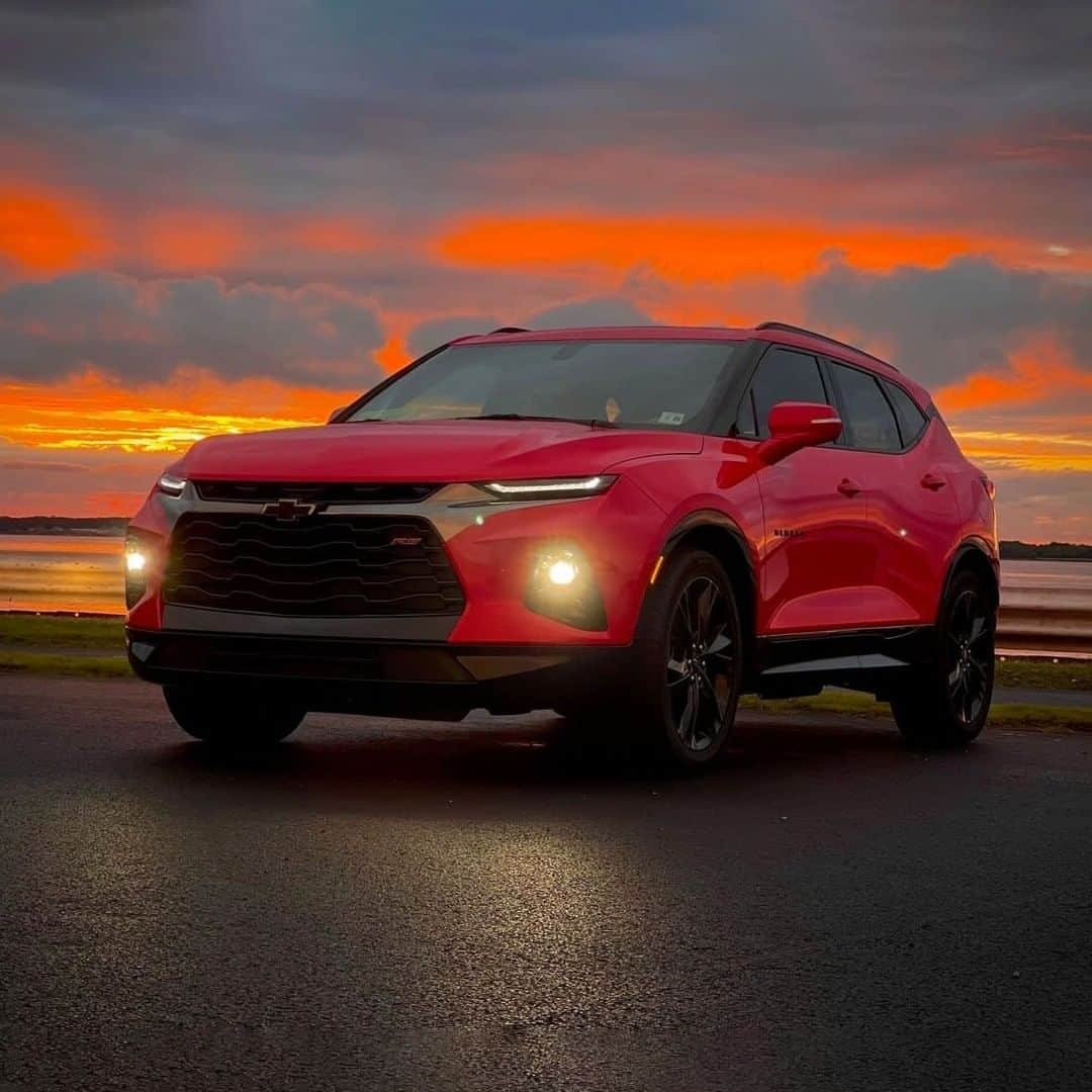 シボレーさんのインスタグラム写真 - (シボレーInstagram)「When the sunset complements your #ChevyBlazer >>>> (Photo: Kimmy R.)」4月12日 22時56分 - chevrolet