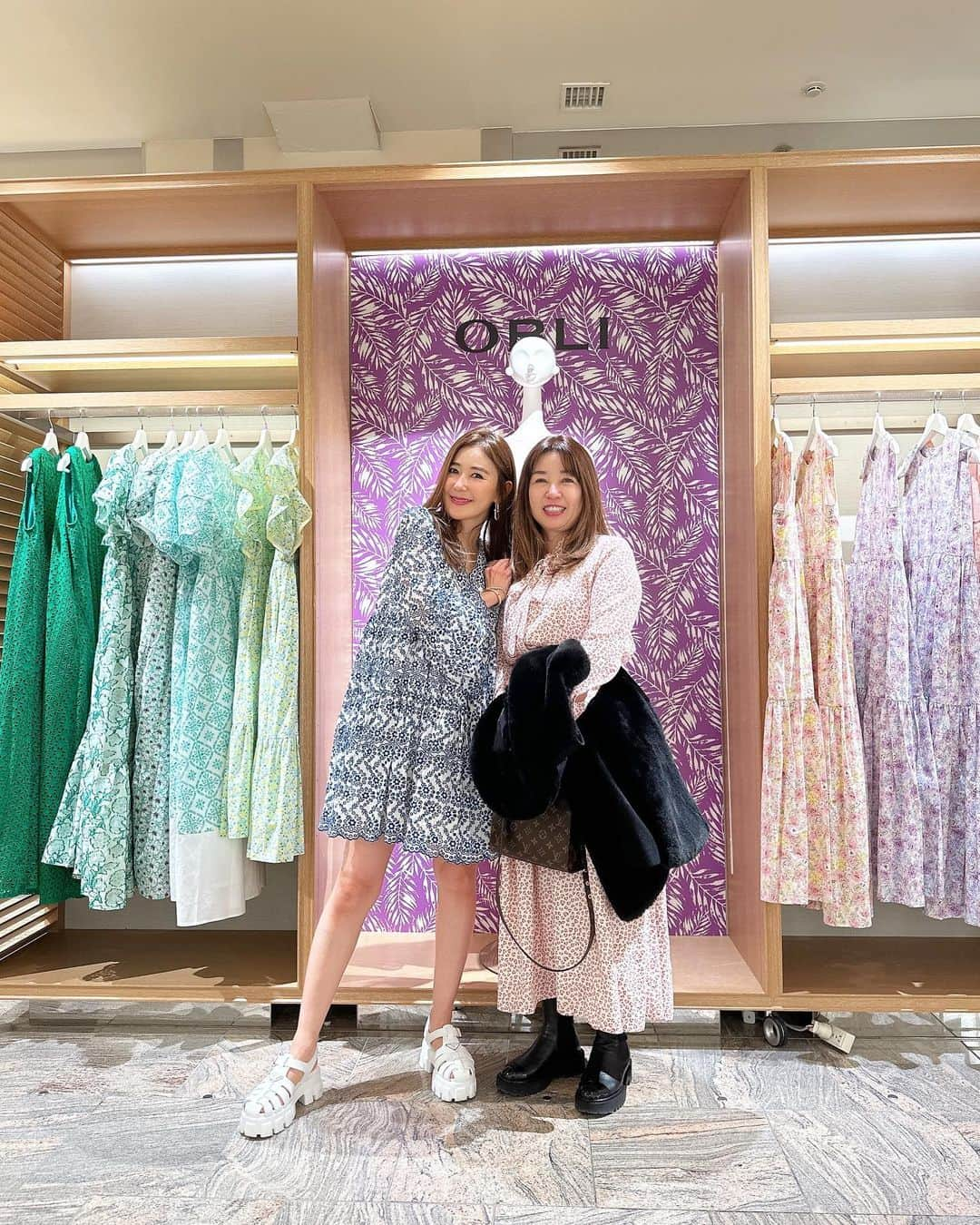 kiyomi medeirosさんのインスタグラム写真 - (kiyomi medeirosInstagram)「2023SS伊勢丹新宿POPUP💜💜  今回も大好きなみんながPOP UPに来てくれました🥹🫶❤️❤️❤️みんな本当に本当にありがとう🥺😭😭🙏✨✨✨  そして大好きなみんないつも助けてくれてありがとう🥹🫶💜💜💜  @megu_mj 💜 @tommm66bab 💜 @kaoriokada_ppp 💜 @t.krme 💜 @mamimori8 💜 @noriko_style 💜 @_neunghyang_s 💜 @miwamiwa0209 💜 @aoi__1026 💜 @_______mm29 💜  #OBLI#2023SS#fashion#coordinate#fashion#ootd#POPUP#limitedshop#ISETAN#ISETANSHINJYUKU#オブリ#ファッション#コーディネート#ママコーデ#今日のコーデ#ポップアップ#リミテッドショップ#伊勢丹#伊勢丹新宿店#春夏コーデ」4月12日 22時59分 - kiyomimedeiros