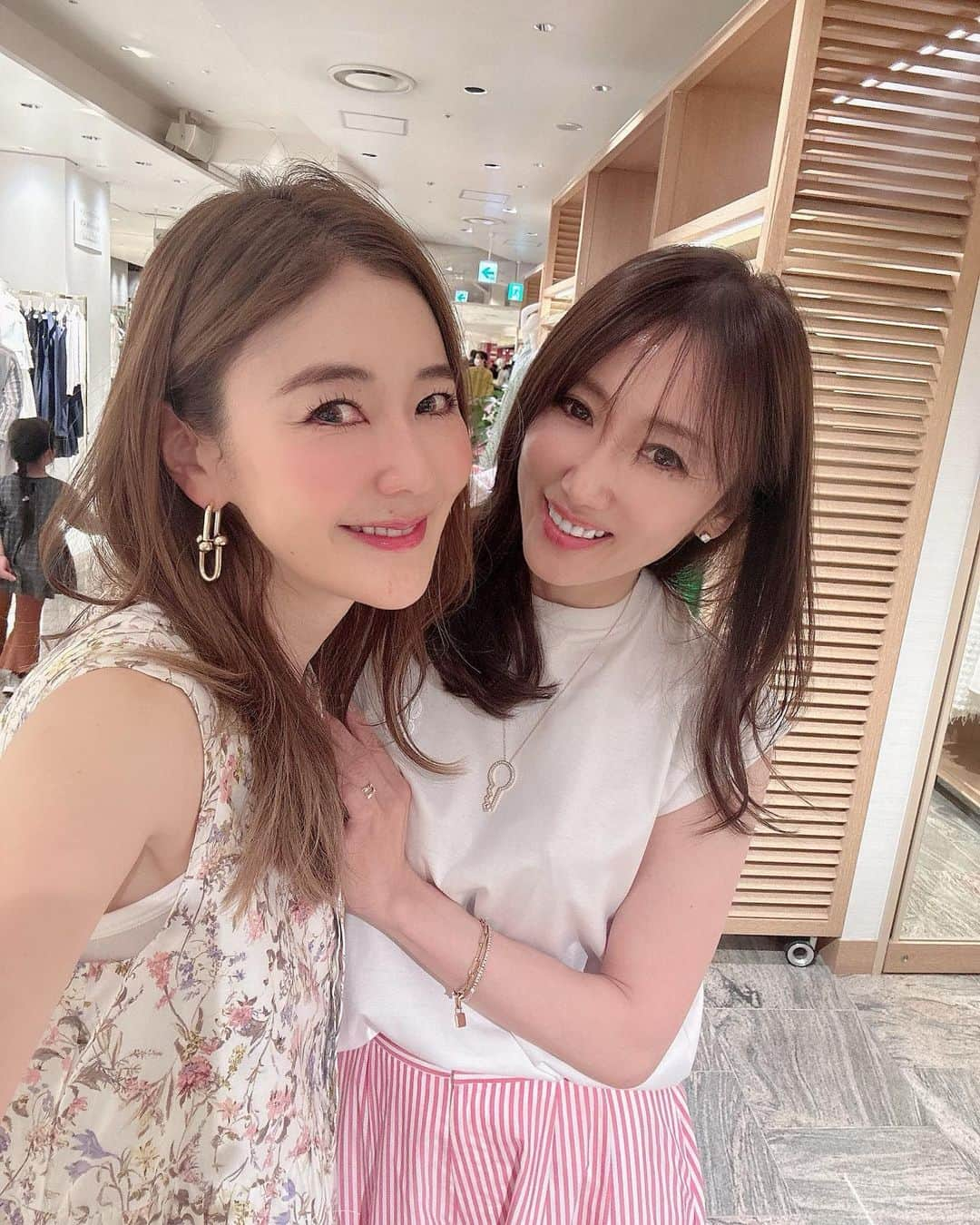 kiyomi medeirosさんのインスタグラム写真 - (kiyomi medeirosInstagram)「2023SS伊勢丹新宿POPUP💜💜  今回も大好きなみんながPOP UPに来てくれました🥹🫶❤️❤️❤️みんな本当に本当にありがとう🥺😭😭🙏✨✨✨  そして大好きなみんないつも助けてくれてありがとう🥹🫶💜💜💜  @megu_mj 💜 @tommm66bab 💜 @kaoriokada_ppp 💜 @t.krme 💜 @mamimori8 💜 @noriko_style 💜 @_neunghyang_s 💜 @miwamiwa0209 💜 @aoi__1026 💜 @_______mm29 💜  #OBLI#2023SS#fashion#coordinate#fashion#ootd#POPUP#limitedshop#ISETAN#ISETANSHINJYUKU#オブリ#ファッション#コーディネート#ママコーデ#今日のコーデ#ポップアップ#リミテッドショップ#伊勢丹#伊勢丹新宿店#春夏コーデ」4月12日 22時59分 - kiyomimedeiros