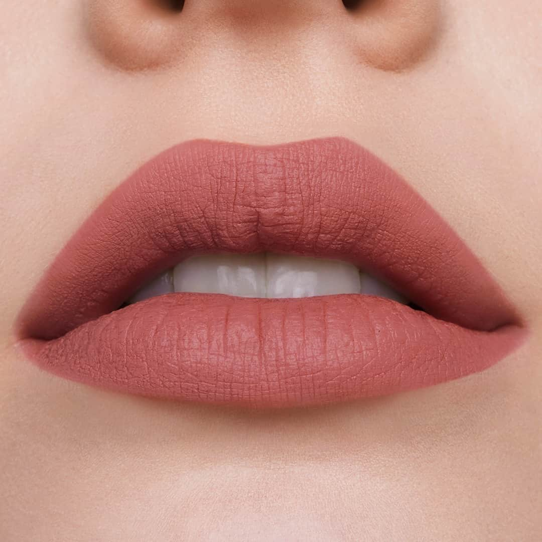 エスティローダーのインスタグラム：「Strike a pose with statement-making #lipcolor. With shades that flatter all and 10-hour wear, #PureColor Lipstick is your go-to when you're ready to #LeaveYourMark. Tap to shop Suit Up, In Control, Secret Scandal and Lure You In now.」