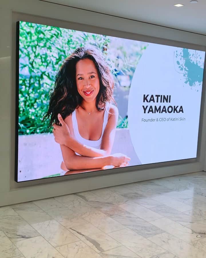 Katini Yamaokaのインスタグラム：「Thank you @clinique @sistersinmedia @esteelauder for having me 🤍 I was honored to share our @katiniskin story and how my culture has shaped the way I express creativity, beauty and community. Grateful to share the stage and be inspired by wonderful fellow speakers @diarrhaxo @fairyslaymother ✨ #newyork #beauty #artist #femalefounders #culture」