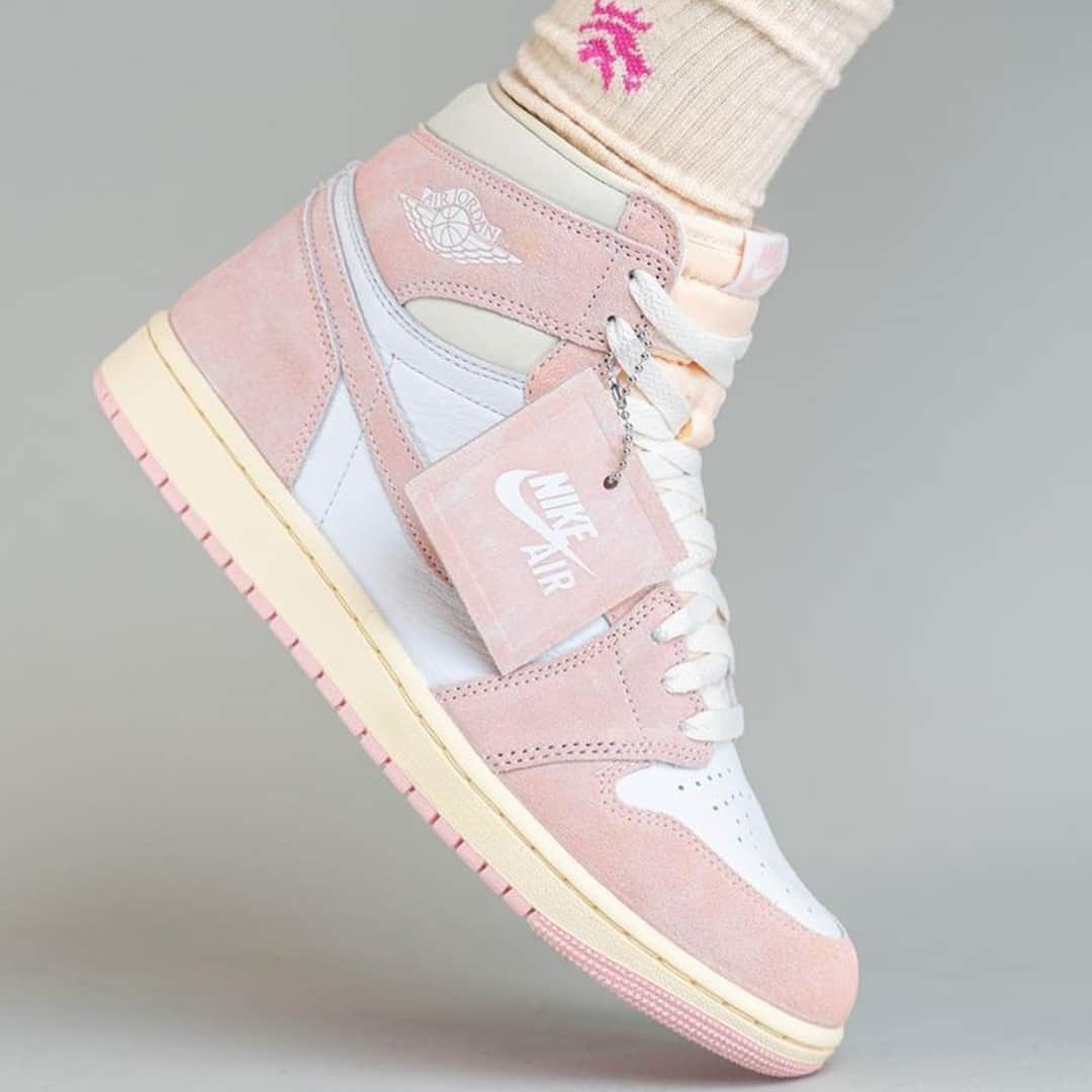 Sneaker News x Jordans Dailyさんのインスタグラム写真 - (Sneaker News x Jordans DailyInstagram)「On-Foot Look: Air Jordan 1 "Washed Pink" 🧼⁠ Are these a COP or PASS for you!?⁠ ⁠ -⁠ Release Date: April 22nd, 2023⁠ Color: Atmosphere/White/Muslin/Sail⁠ Retail: $180 USD⁠ LINK IN BIO for official images!」4月12日 23時12分 - jordansdaily