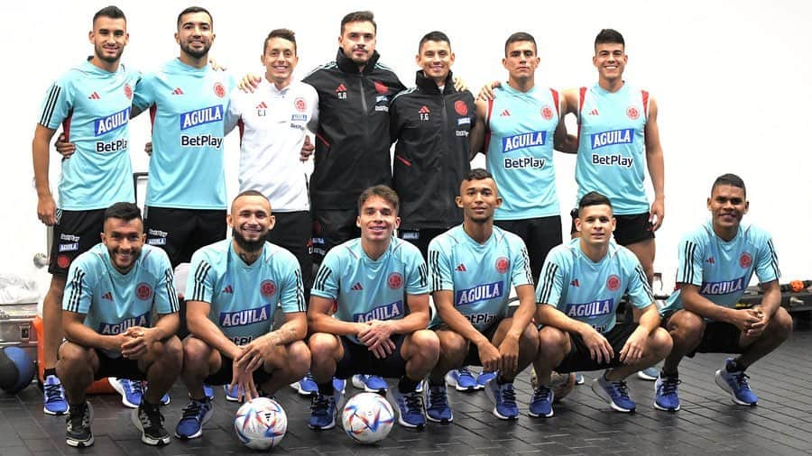 サッカー コロンビア代表チームのインスタグラム：「📸 🏖️⚽️ ¡Todo listo!  Último entrenamiento de la Selección Colombia de Fútbol Playa antes de su viaje a México para disputar el cuadrangular Acapulco Beach Soccer Cup 2023 que empezará este viernes.  #TodosSomosColombia 🇨🇴」