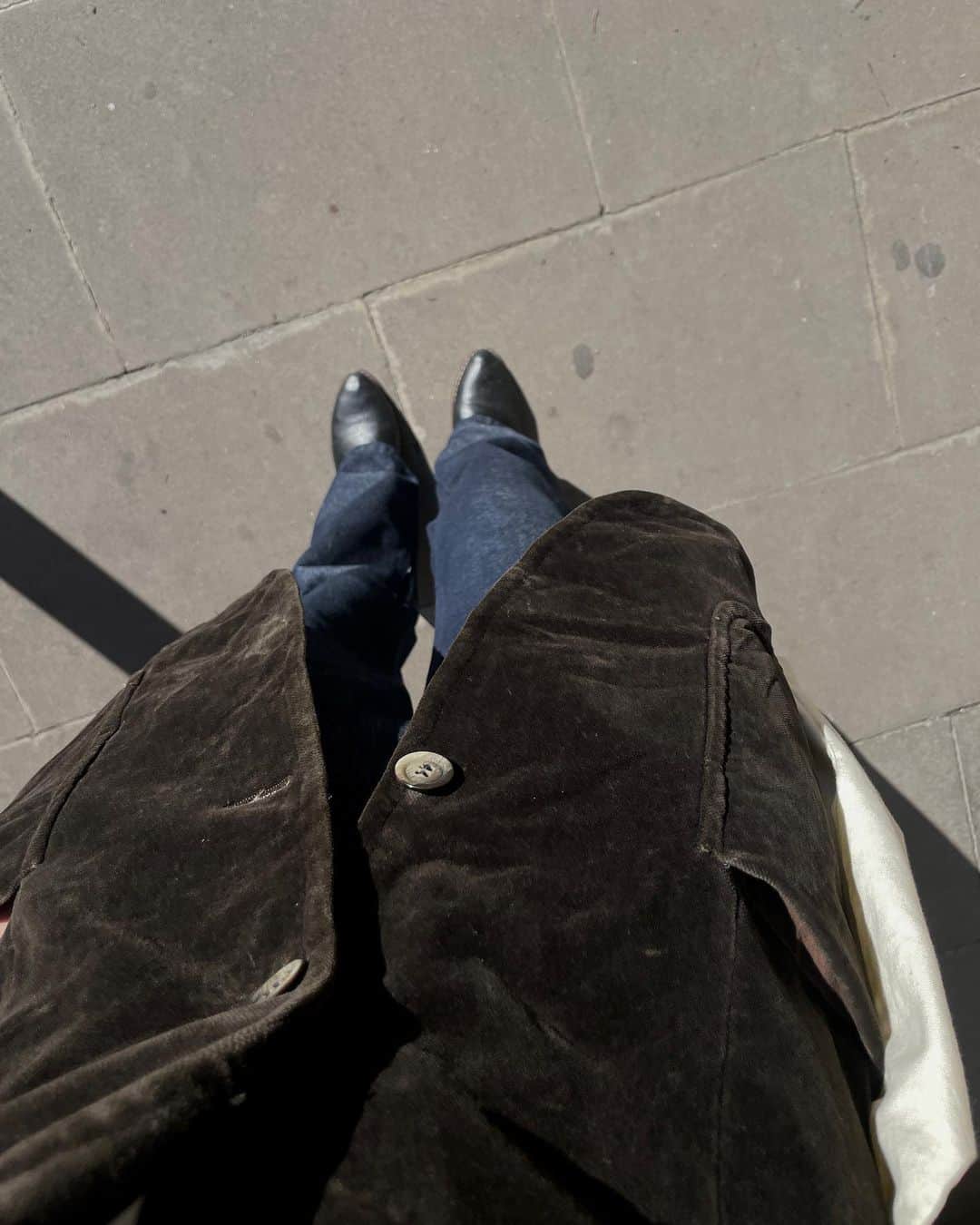 柿本絢菜 (24)さんのインスタグラム写真 - (柿本絢菜 (24)Instagram)「파리에서 산 빈티지 바로 입어보기. (옷이 더러워도 신경안 쓰는 스타일. 먼지 냄새가 조금 많이 심했지만….)」4月12日 23時20分 - aa_2.8