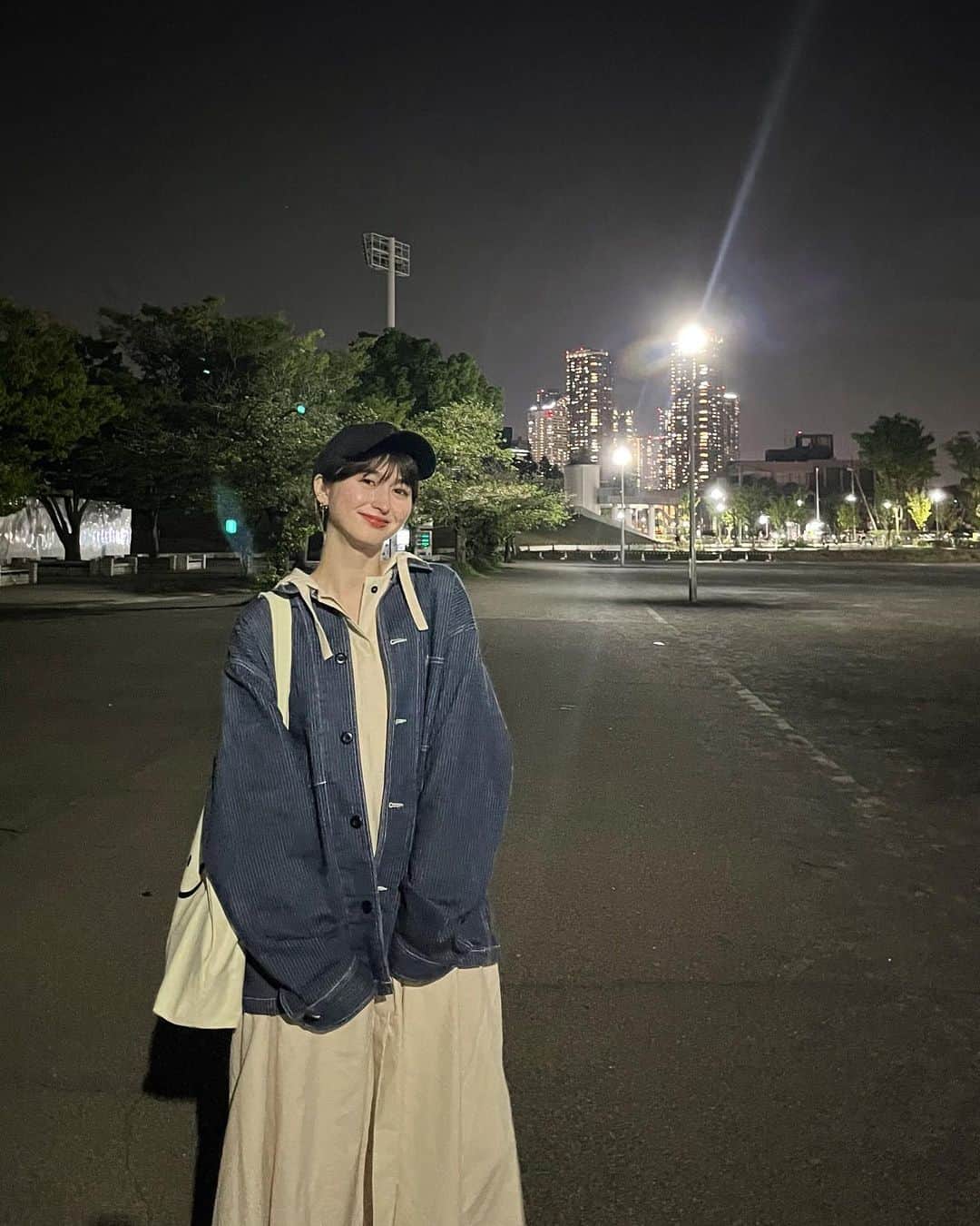 のインスタグラム：「試合観戦後の夜景が綺麗でした☺︎ 結構会場によって夜の試合だと景色綺麗なところも多くて、お散歩しながら帰るのが好き🚶‍♀️おやすみなさーい😪🌙  #bリーグ #ななみのしふく」