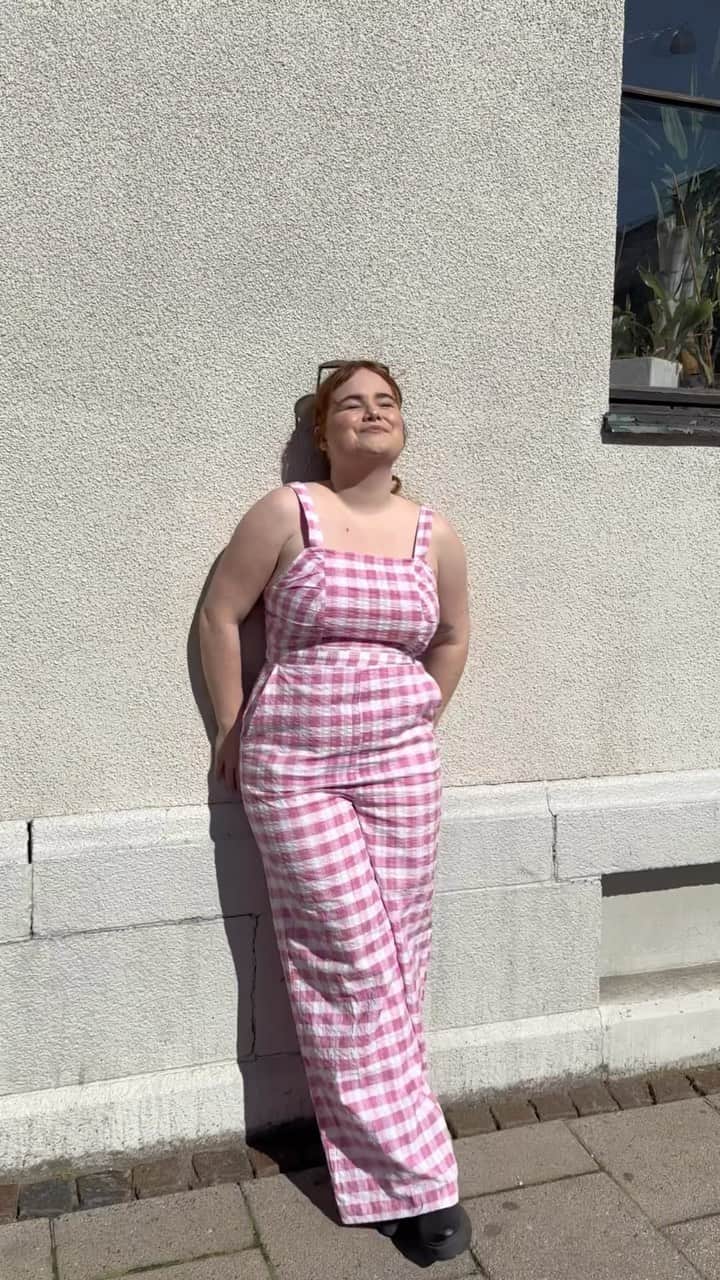 のインスタグラム：「Vote for your fave look ⬇️   📹 by: Beata (she/her)」