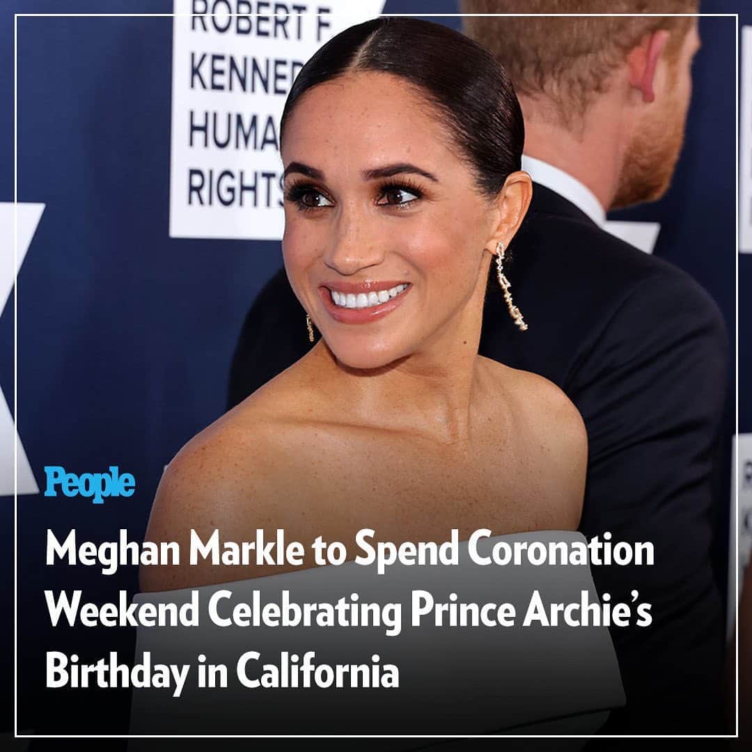 People Magazineさんのインスタグラム写真 - (People MagazineInstagram)「Buckingham Palace confirmed that Prince Harry will attend his father's crowning ceremony, but the statement added that Meghan Markle will remain in California with their son and daughter. The coronation falls on Prince Archie's 4th birthday, and PEOPLE understands that the Duchess of Sussex will spend the weekend celebrating with him and his sister, 22-month-old Princess Lilibet. Read the full story at the link in our bio. | 📷: Mike Coppola/Getty」4月12日 23時37分 - people
