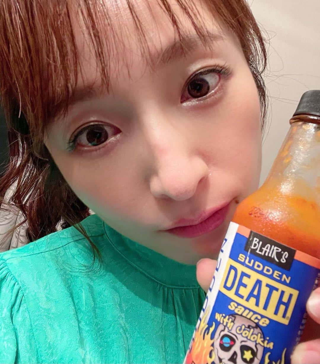 市野瀬瞳さんのインスタグラム写真 - (市野瀬瞳Instagram)「常に冷蔵庫にないと落ち着かない1本❤️‍🔥やっと買いに行けまして。数回でこんなに使っちゃいました💀✨いつもお世話になっております。 ・ #激辛 #デスソース #激辛グルメ #激辛大好き #激辛アナウンサー #市野瀬瞳」4月12日 23時43分 - hitomi_ichinose1225
