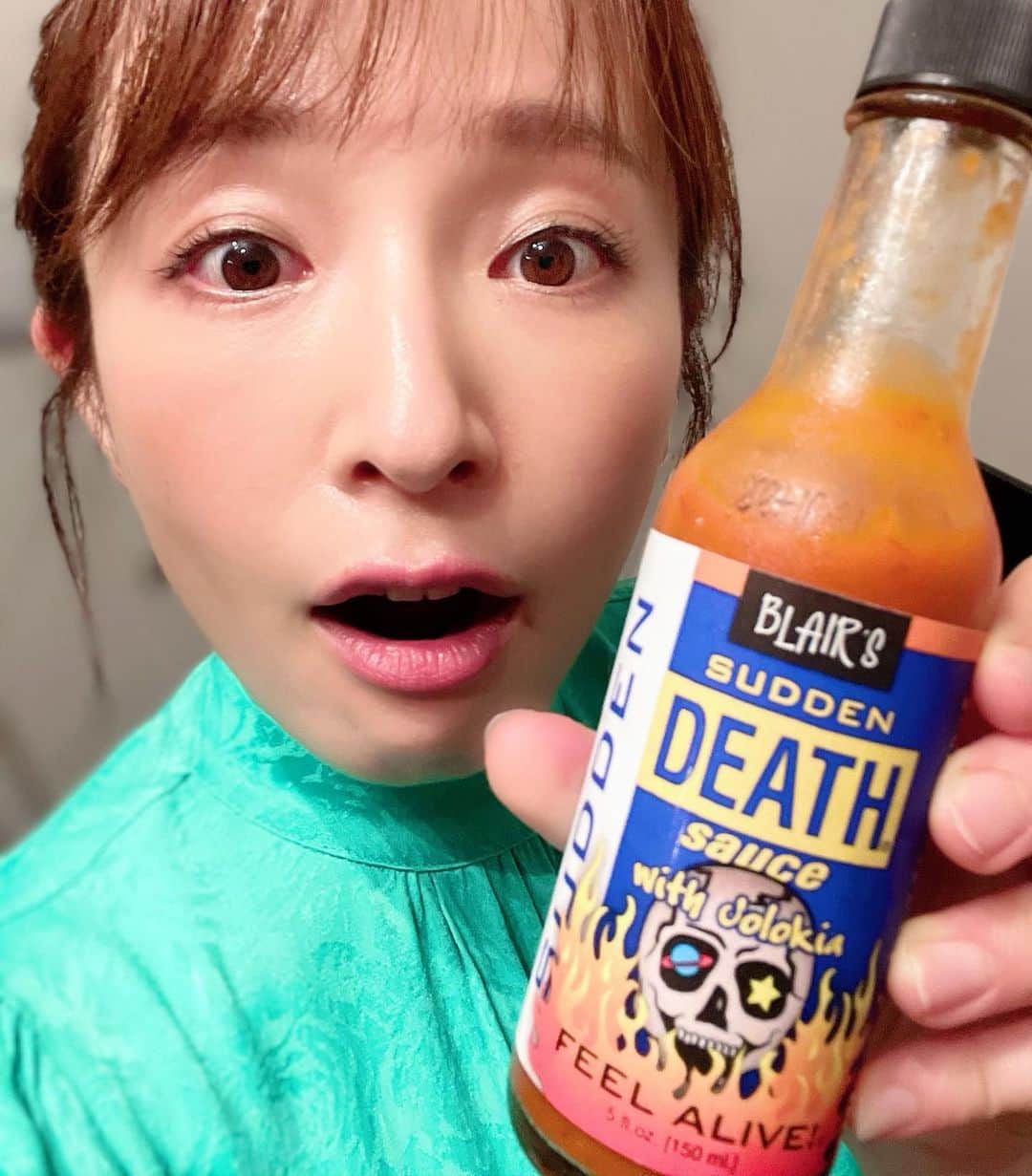 市野瀬瞳さんのインスタグラム写真 - (市野瀬瞳Instagram)「常に冷蔵庫にないと落ち着かない1本❤️‍🔥やっと買いに行けまして。数回でこんなに使っちゃいました💀✨いつもお世話になっております。 ・ #激辛 #デスソース #激辛グルメ #激辛大好き #激辛アナウンサー #市野瀬瞳」4月12日 23時43分 - hitomi_ichinose1225