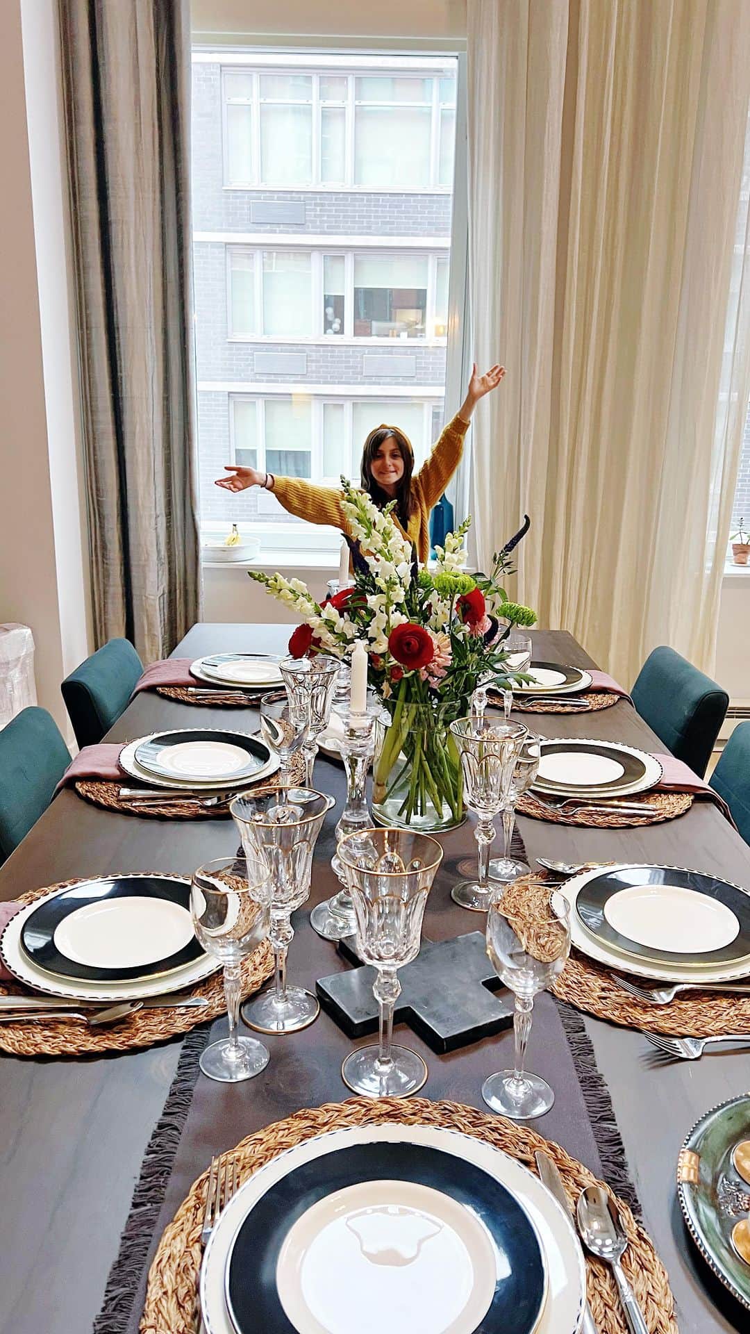 Ilana Wilesのインスタグラム：「Day in the Life of a NYC Mom: Passover Edition」