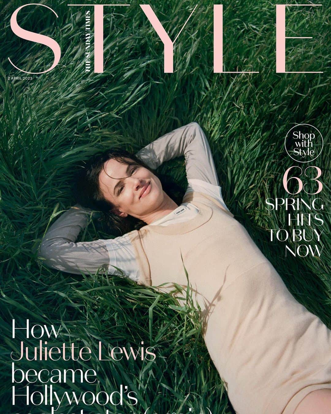 Olivia Maloneのインスタグラム：「had a fan girl moment shooting @juliettelewis for @theststyle . we climbed grassy hills whilst listening to depeche mode & kate bush. dream shoot with a rad team  Styled by @seanknight  Makeup @karo_kangas  Hair @marandahair  Nails @merricures  Production @homeagency @brigby @jeslucy」