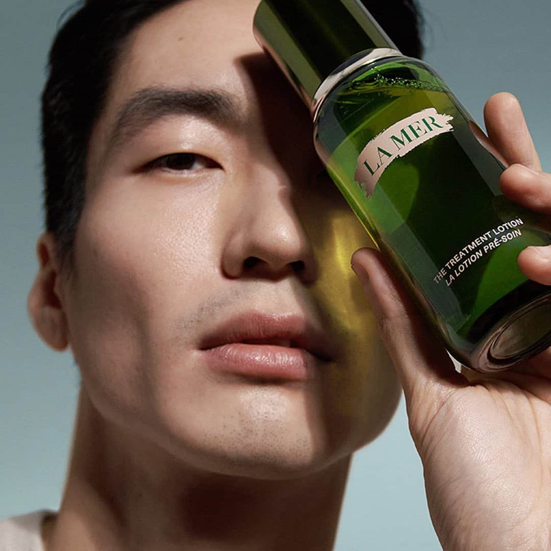 ドゥラメールのインスタグラム：「La Mer’s proprietary Miracle Broth™ flows through The Treatment Lotion, boosting skin’s natural energy for renewal and repair, for a newly rejuvenated appearance.   #lamer #lamerskincare #lamertreatmentlotion」