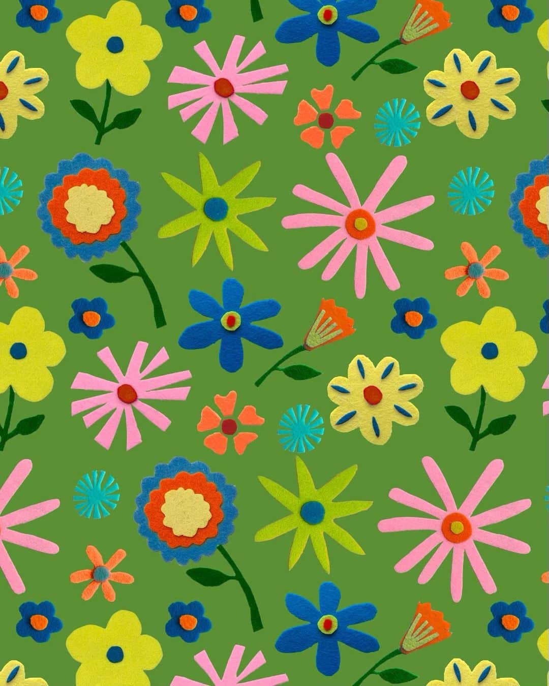 レイチェル アントノフのインスタグラム：「The thrill of spring with the comfort of a Michael’s craft store! Shop Eunice in felt flowers, online now」