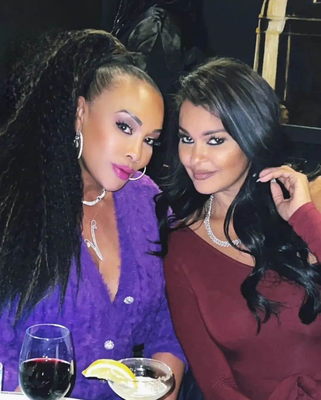 ヴィヴィカ・A・フォックスのインスタグラム：「GM Dawlings! Join me in wishing my GURL the BEAUTIFUL @claudiajordan a blessed HAPPY BIRTHDAY! From ya @foxsoul "Cocktails With Queens" know we LUVS YA TONS QUEEN! ENJOY Aruba! #LifeIsGood #GodIsGood #Blessed #Respect #GurlPower #VivicaFoxHair #TeamVivica #TeamFox #MyGrindDontStop #LegitimateCareers #BossMoves #LoveWins #Hosts #ClassicBadChicks 🔥🖤💖👸🏽🤑🥂🔥」