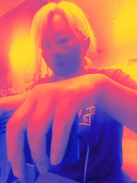 中森華子のインスタグラム：「紙テープ作った。難しかった、大変だった。紙テープ投げていただくのは本当に嬉しいし華やかで派手。気分も上がる。感謝しかない。でも本当に大変だね。泣いた。」
