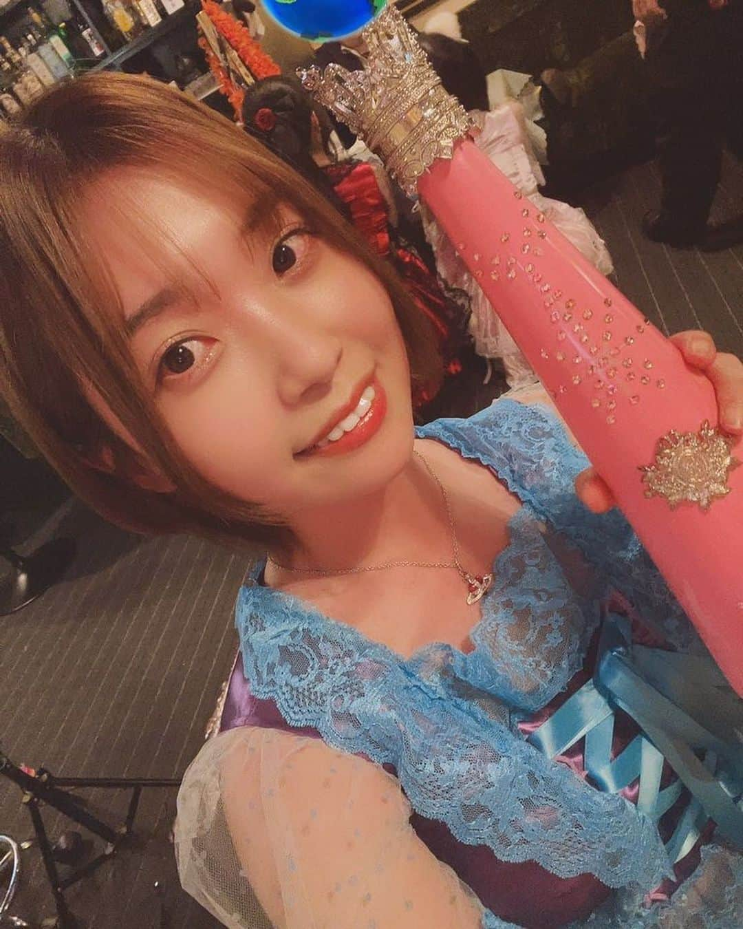 佐野礼奈さんのインスタグラム写真 - (佐野礼奈Instagram)「撮影会からの、ホリベル🔔 ありがとうございました💫 オリシャンやまさかのフィリコ💘  いつかまた、コンカフェゲスト 出勤があったら、 エンジェルいれたいなあ👼  来月も撮影会やります！ 今年は、OLをしながら主に撮影会の 活動を行っていくので  会える機会があったら 会いにきてね🫶  特に目標ってないけど 生きるを目標にして 頑張っていきたいです🌝  心が折れない程度にね！  #コンカフェ #ゲスト出勤 #コンカフェキャスト #誕生日 #グラドル #元アイドル #撮影会 #ol #社会人 #ショートヘア #裸眼 #ナチュラルメイク #コスプレイヤー」4月13日 0時17分 - chiyanopimaru