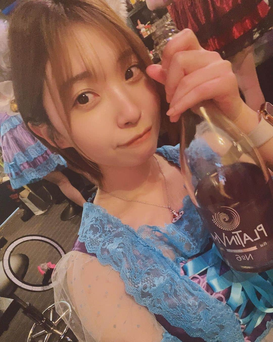 佐野礼奈さんのインスタグラム写真 - (佐野礼奈Instagram)「撮影会からの、ホリベル🔔 ありがとうございました💫 オリシャンやまさかのフィリコ💘  いつかまた、コンカフェゲスト 出勤があったら、 エンジェルいれたいなあ👼  来月も撮影会やります！ 今年は、OLをしながら主に撮影会の 活動を行っていくので  会える機会があったら 会いにきてね🫶  特に目標ってないけど 生きるを目標にして 頑張っていきたいです🌝  心が折れない程度にね！  #コンカフェ #ゲスト出勤 #コンカフェキャスト #誕生日 #グラドル #元アイドル #撮影会 #ol #社会人 #ショートヘア #裸眼 #ナチュラルメイク #コスプレイヤー」4月13日 0時17分 - chiyanopimaru