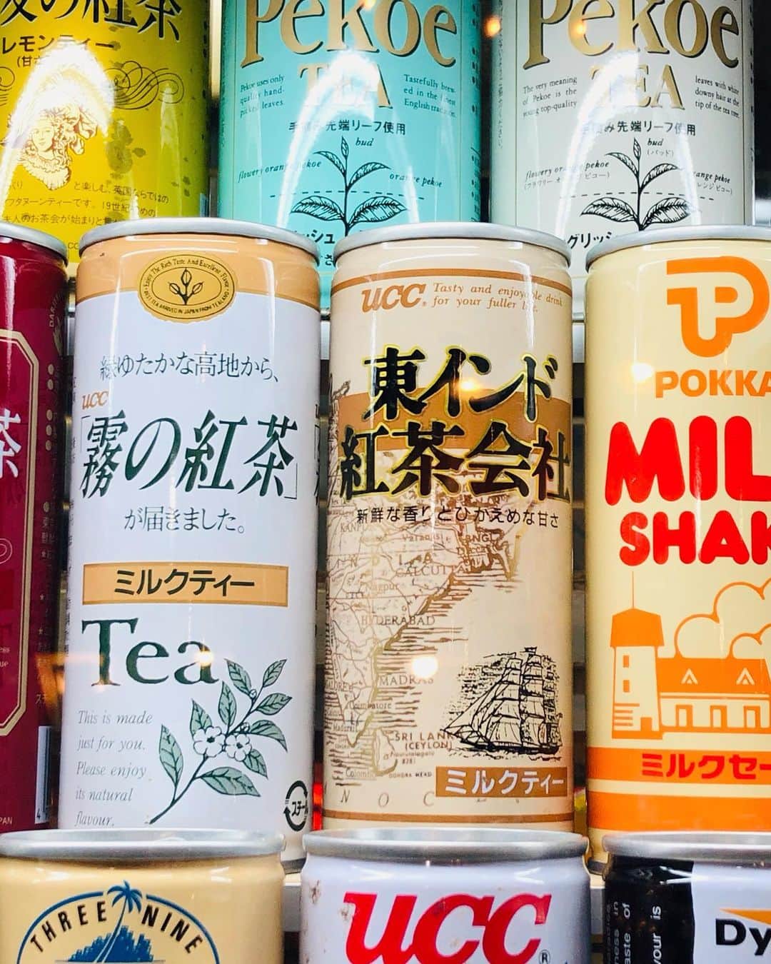 田上よしえさんのインスタグラム写真 - (田上よしえInstagram)「昭和生まれの聖地へ。 「東インド紅茶会社」は中学生の時自動販売機で買って飲んだ時「めちゃくちゃまじぃな！！」と思ったので覚えてました。  #昭和レトロ #お台場」4月13日 0時20分 - tanoueyoshie