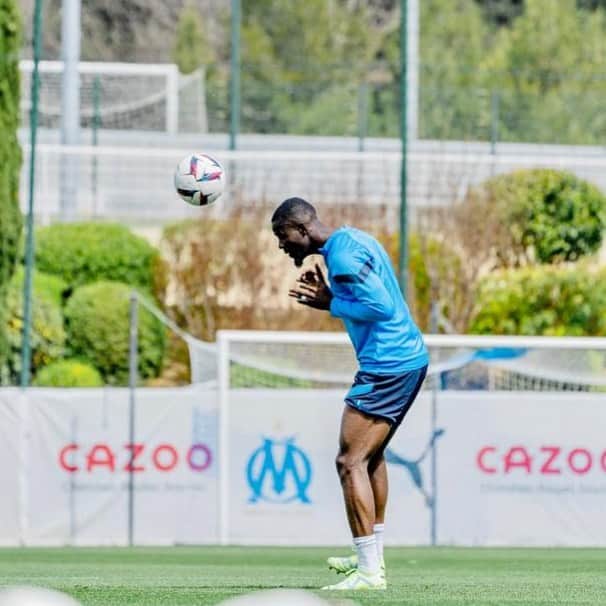 エリック・バイリーのインスタグラム：「Un an de plus. Merci à tous pour vos messages 🙌🏾🎉」