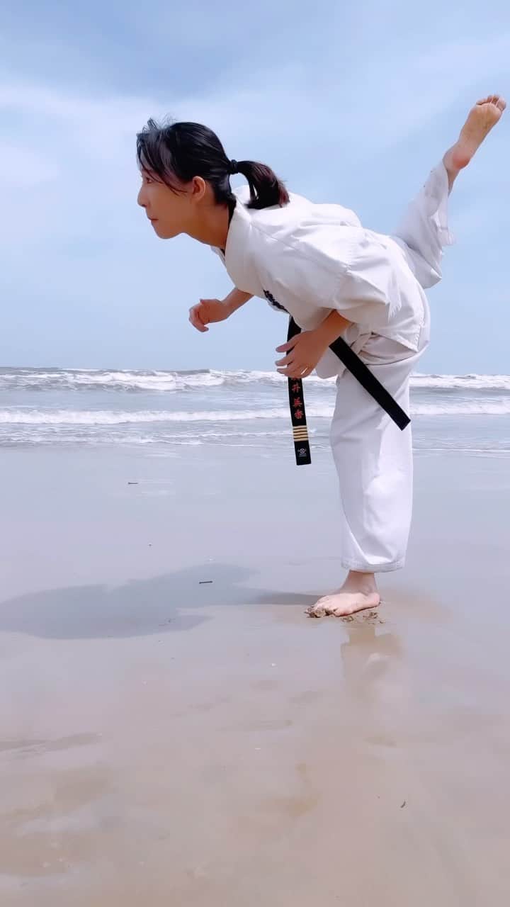 浜井美香のインスタグラム：「#kyokushin #karate #martialarts #kick #kumite #warrior #karatekid #kungfu #Киокушин  #каратэ #空手 #تمرين  #japan」