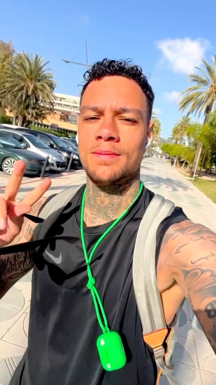 グレゴリー・ファン・デル・ヴィールのインスタグラム：「So here is a small recap of a day I’ve spent with myself in Ibiza. It was my first time solo on vacation. And it was quite interesting to be with yourself. Here some of my questions that got answered;  - You get to know yourself really well, what things do I like to do, what choices am I making. - What thoughts are running through your mind all day. - Do I like to stay up late or am I an early riser. - Are you on your phone all day or can you switch of and be in the moment. - Do you start conversations with strangers or are you all by yourself. - Am I okay with uncomfortable situations like sitting alone in a full restaurant.  Very happy that I did this solo trip, it’s another step closer to connecting with myself.   Do you guys ever been with yourself, and what did you learn if you did? #growth #growthmindset #mentalhealth」