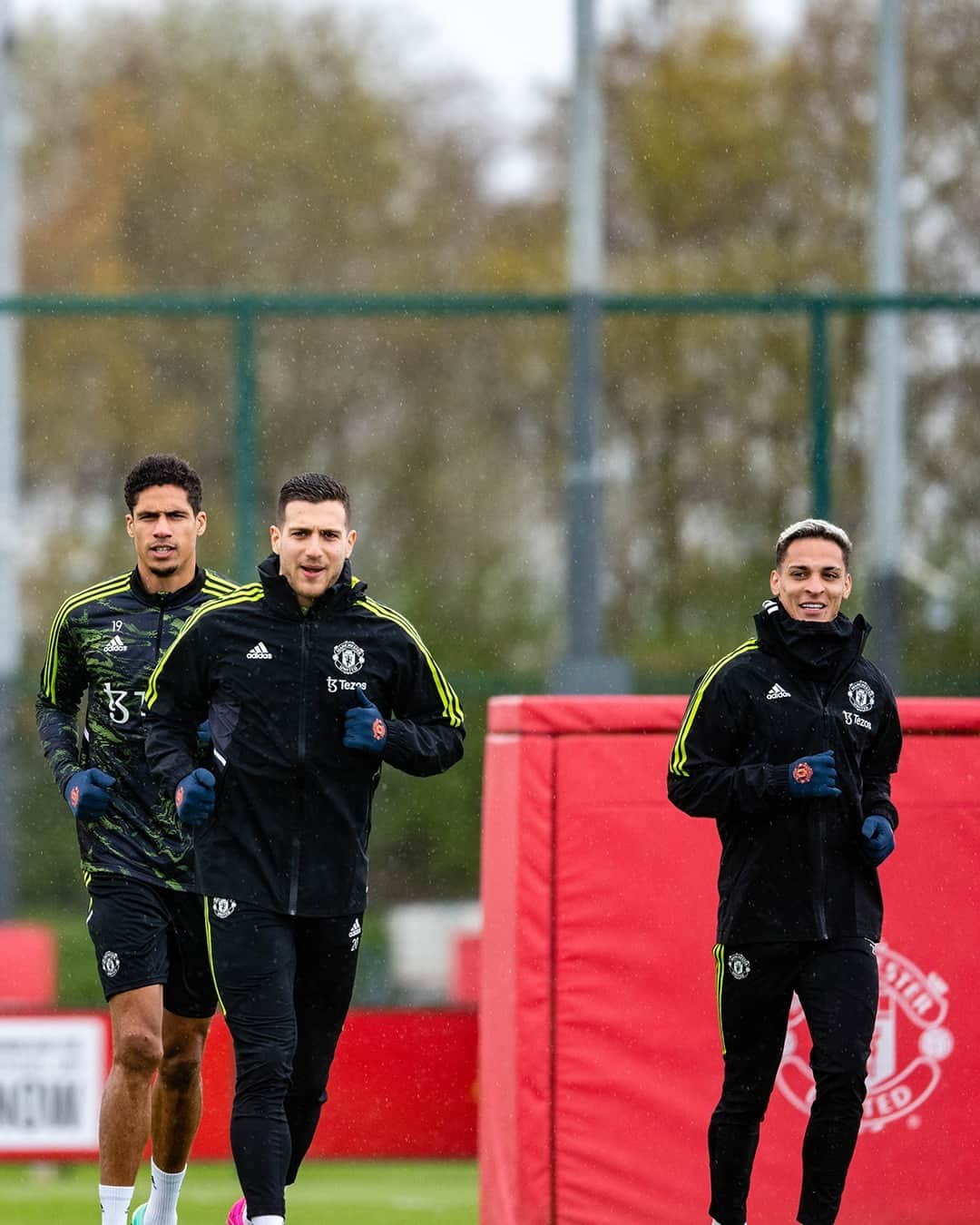 マンチェスター・ユナイテッドさんのインスタグラム写真 - (マンチェスター・ユナイテッドInstagram)「We go to work 👊  #MUFC #ManUtd #EuropaLeague」4月13日 0時30分 - manchesterunited